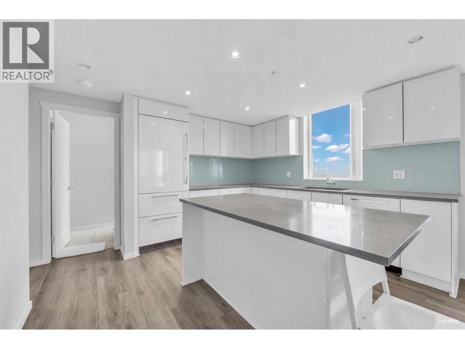 1607 6638 Dunblane Avenue Property Photo 8