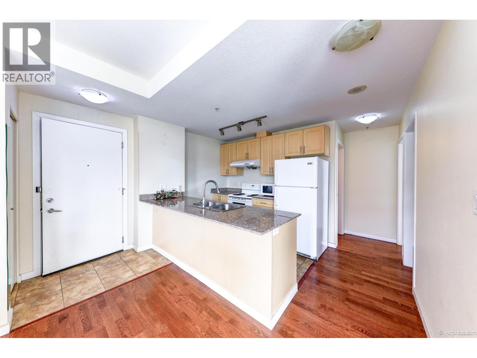 1005 6133 Buswell Street Property Photo 16