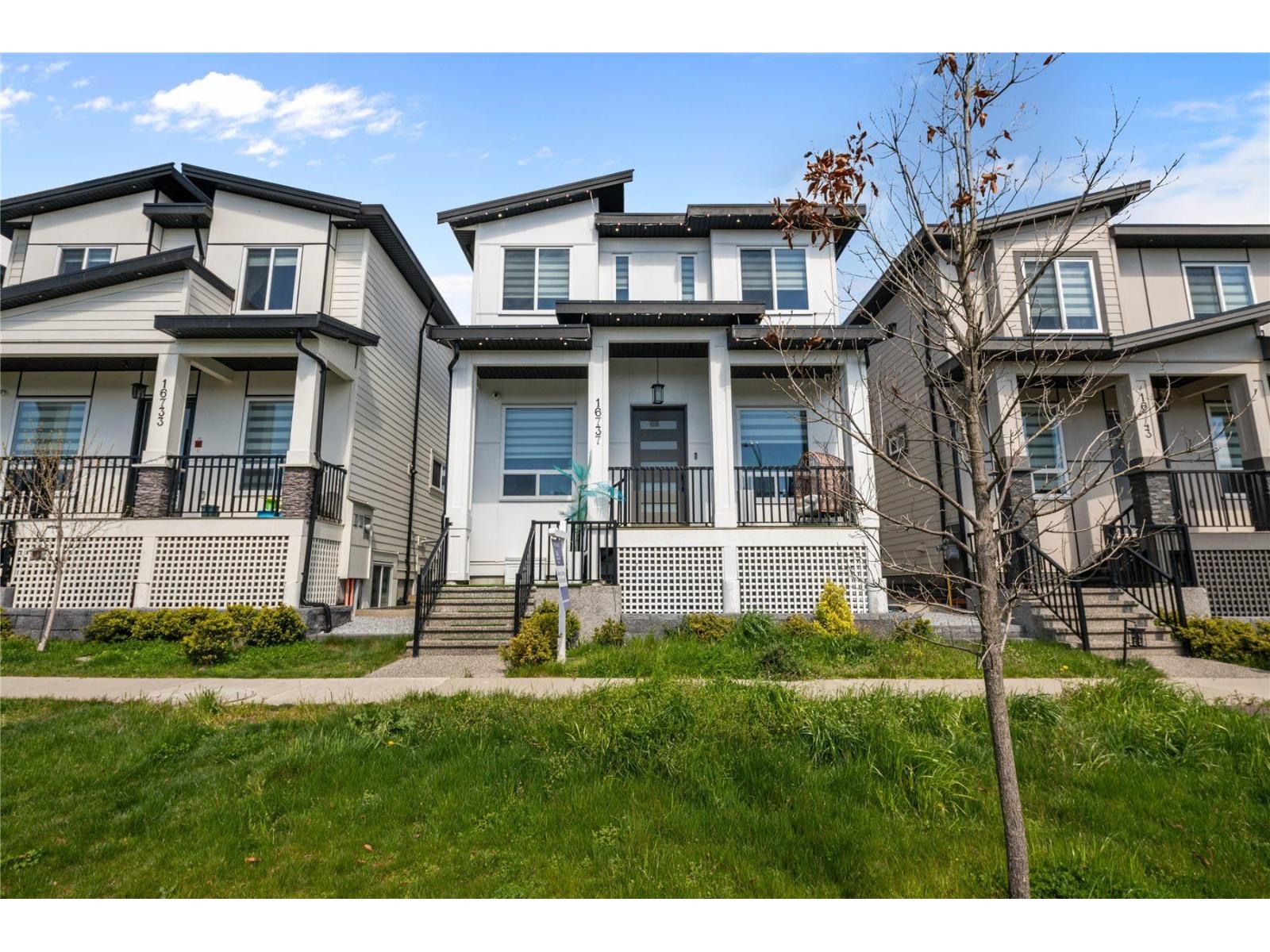 16737 15a Avenue Photo de la propriété 1