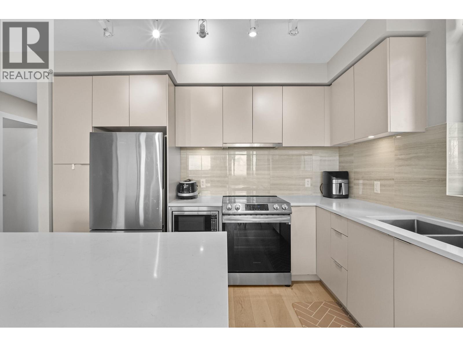 604 8761 University Crescent Property Photo 2
