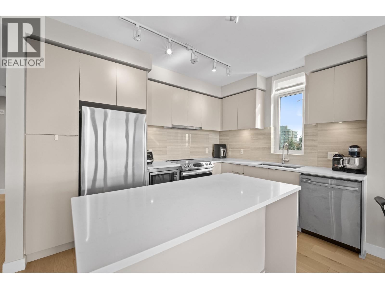 604 8761 University Crescent Property Photo 5
