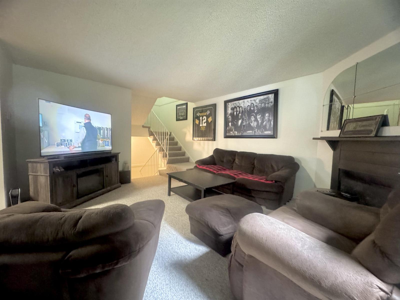 10589 Holly Park Lane Property Photo 4