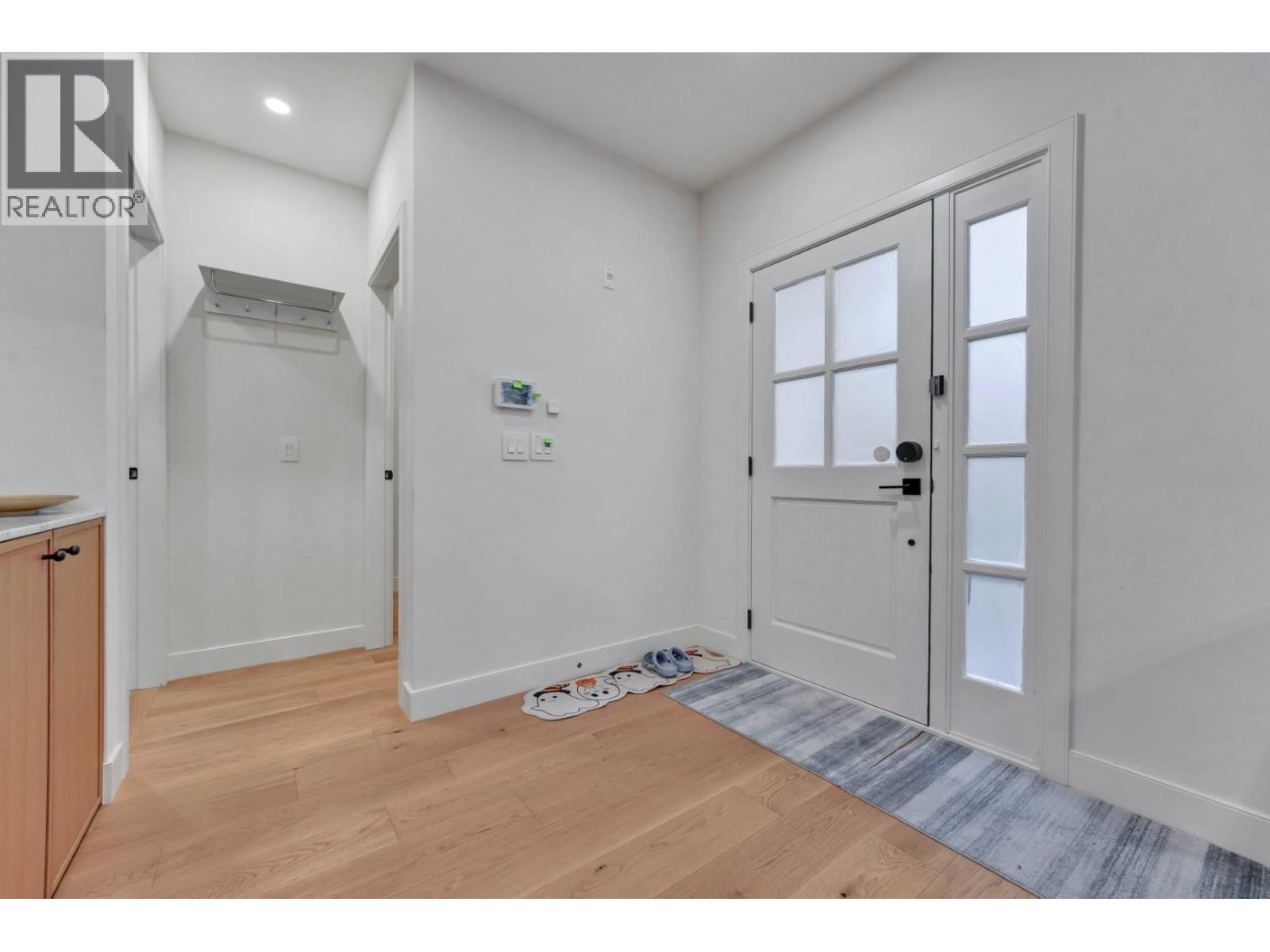1232 W 26th Avenue Property Photo 15