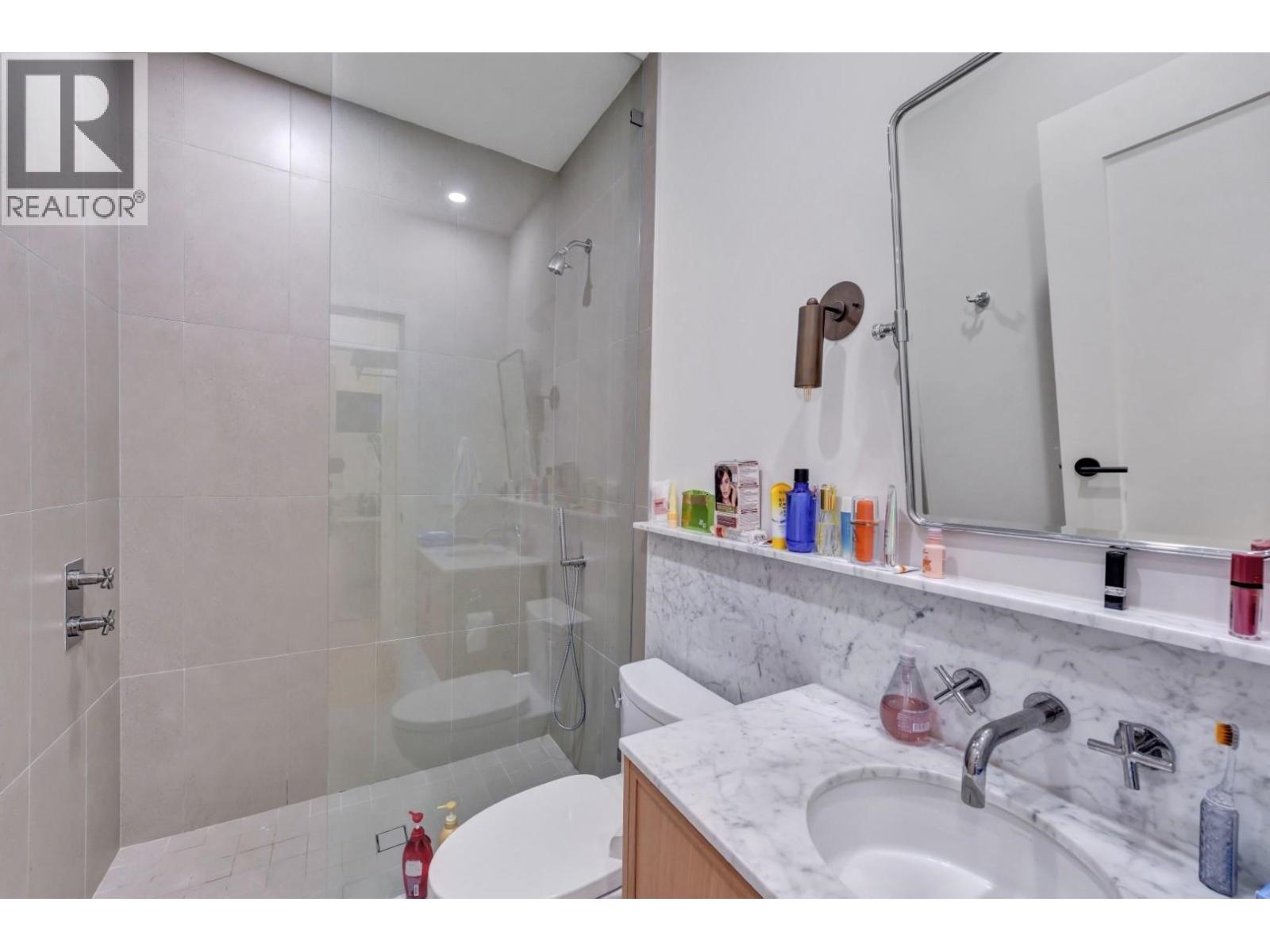 1232 W 26th Avenue Property Photo 18