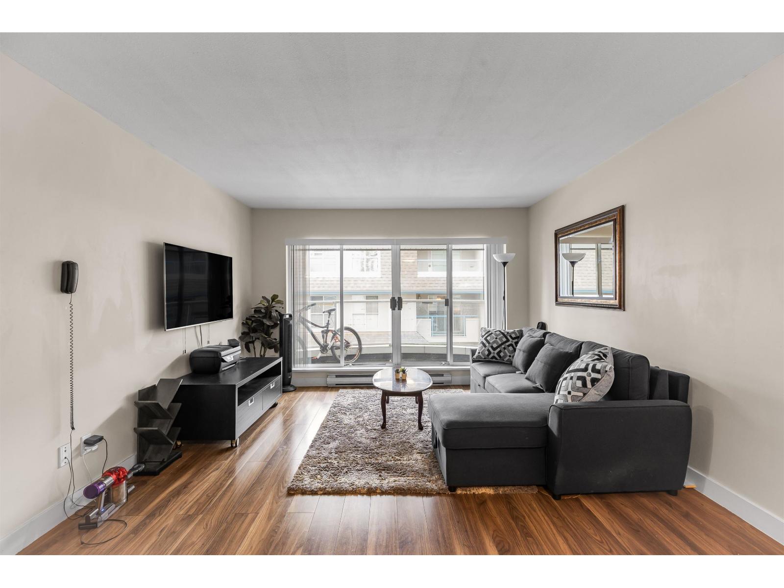 210 13771 72a Avenue Property Photo 2