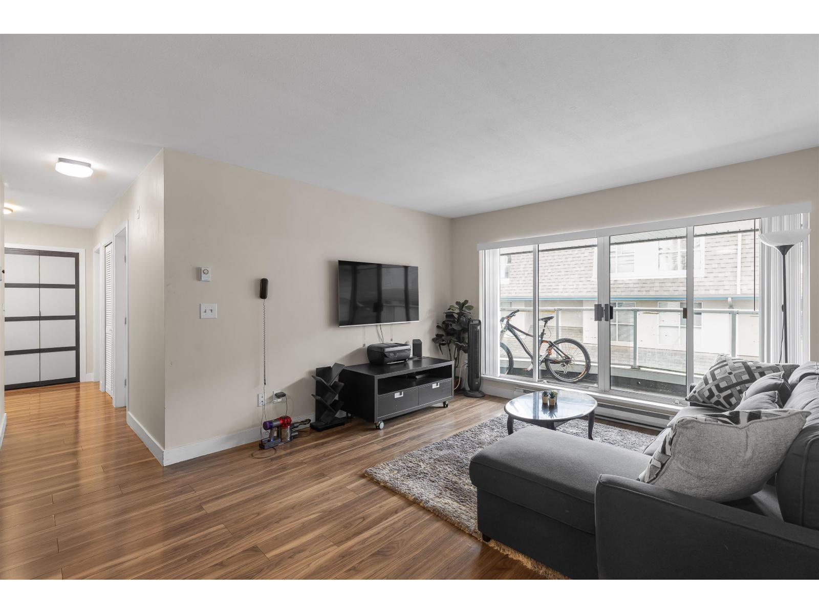 210 13771 72a Avenue Property Photo 4