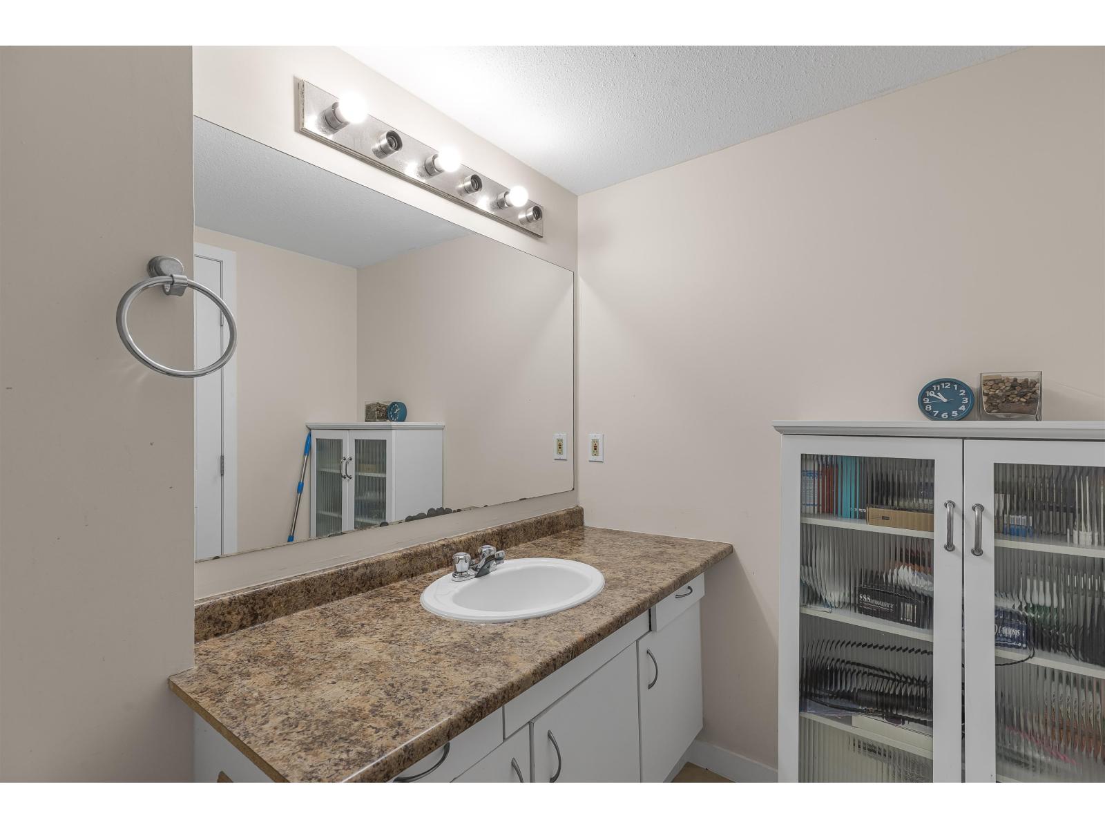 210 13771 72a Avenue Property Photo 17