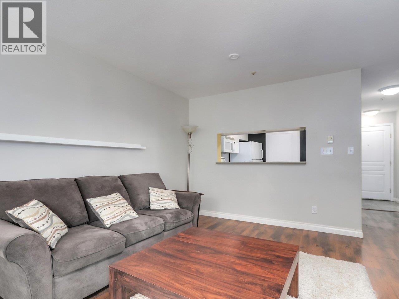 3 8420 Jellicoe Street Property Photo 5