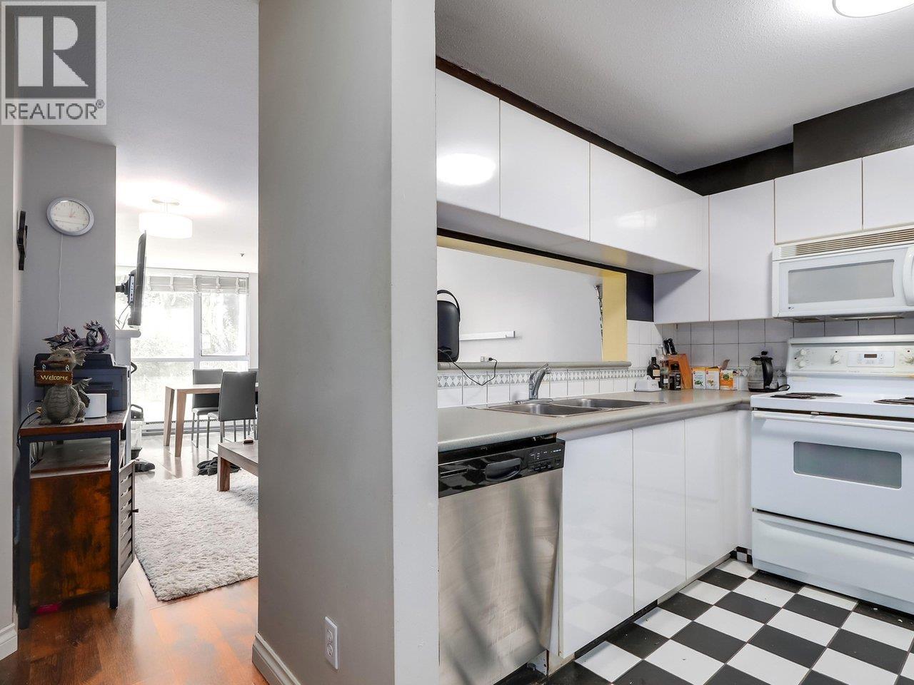 3 8420 Jellicoe Street Property Photo 8