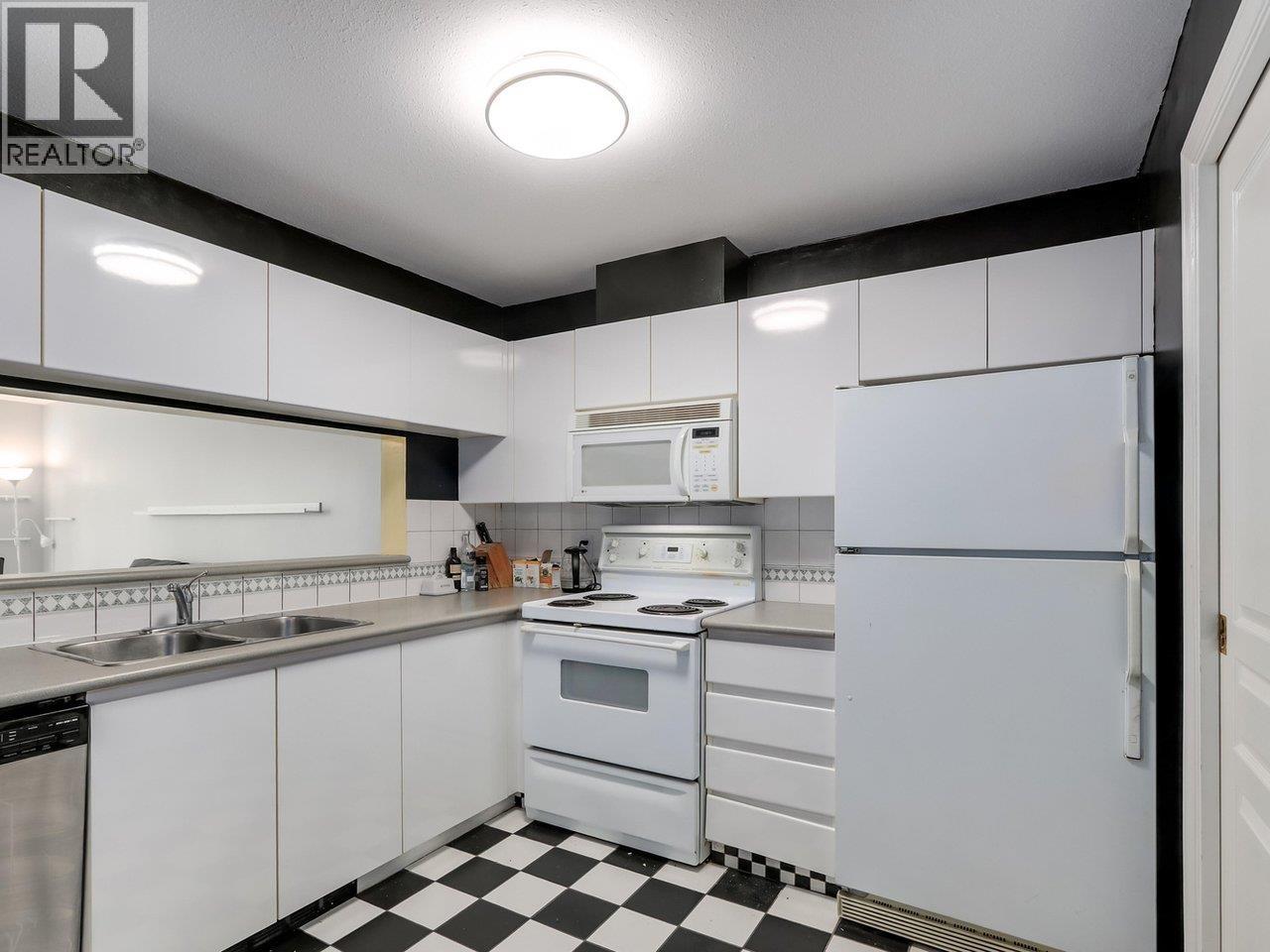 3 8420 Jellicoe Street Property Photo 9