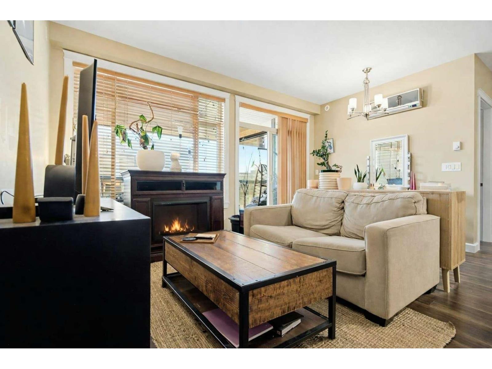 427 2860 Trethewey Street Property Photo 3