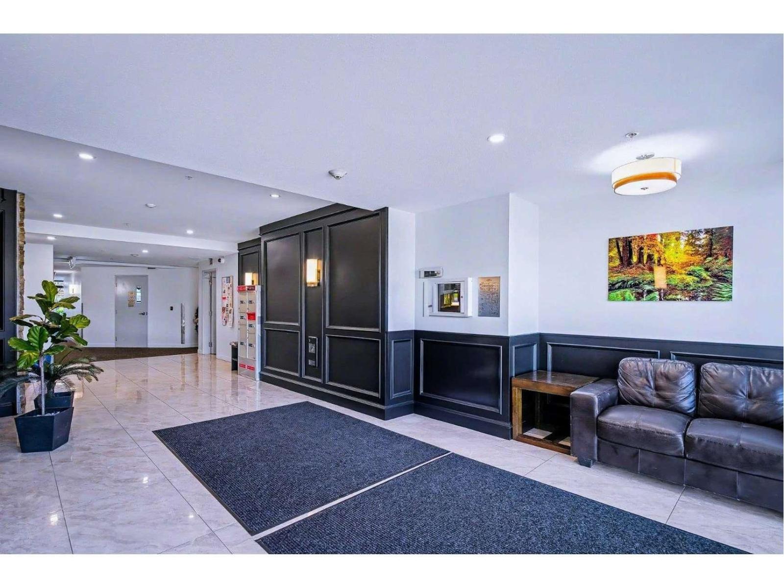 427 2860 Trethewey Street Property Photo 7