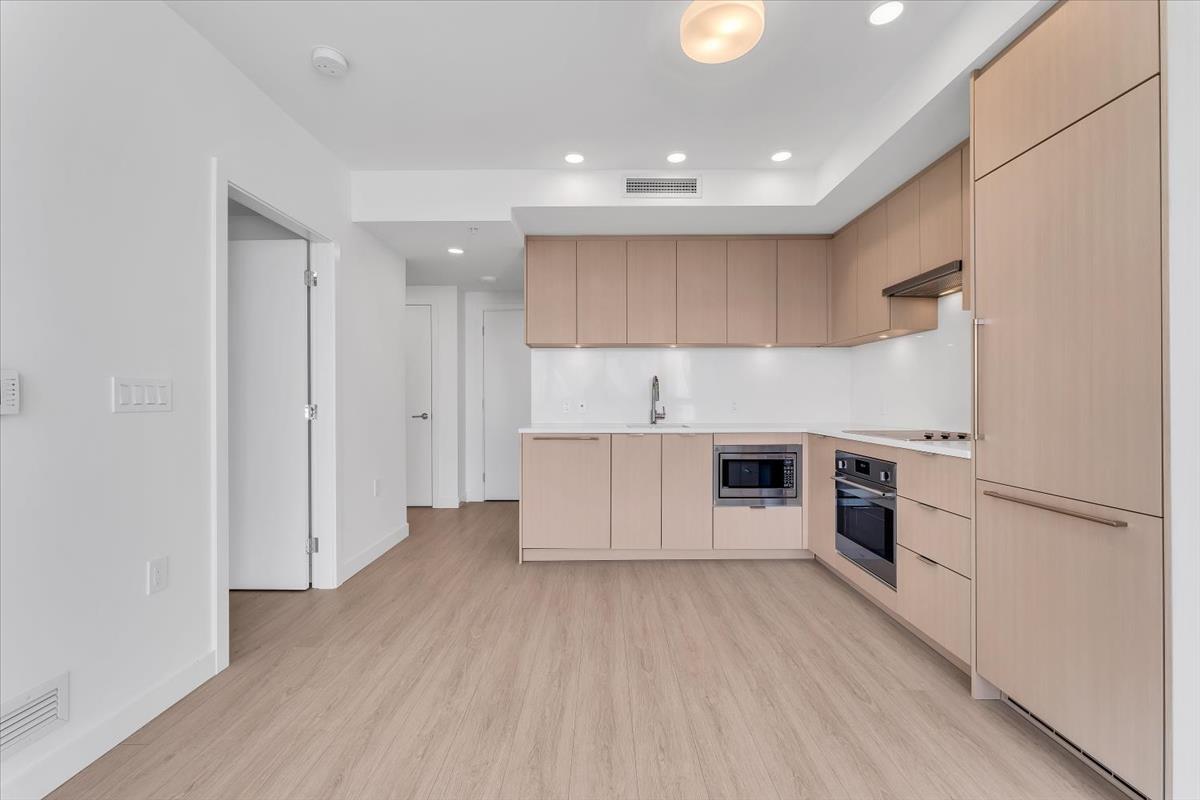 1212 13675 107a Avenue Property Photo 2