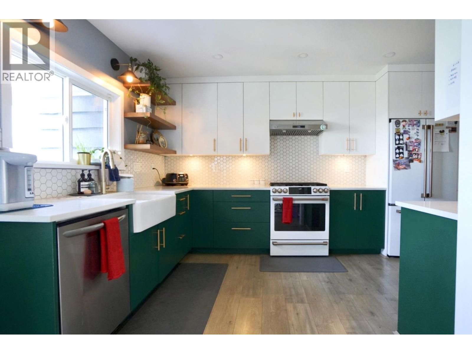 1215 Nepal Crescent Property Photo 2
