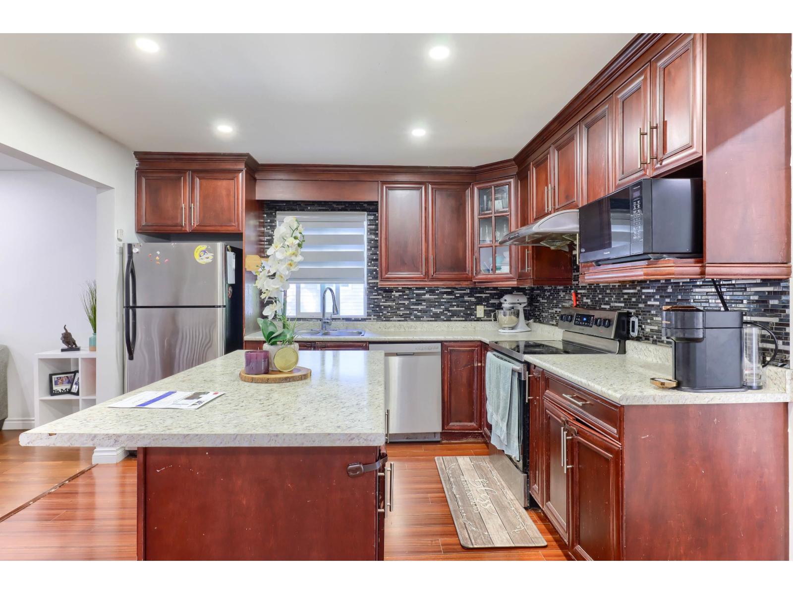 6445 King George Boulevard Property Photo 12