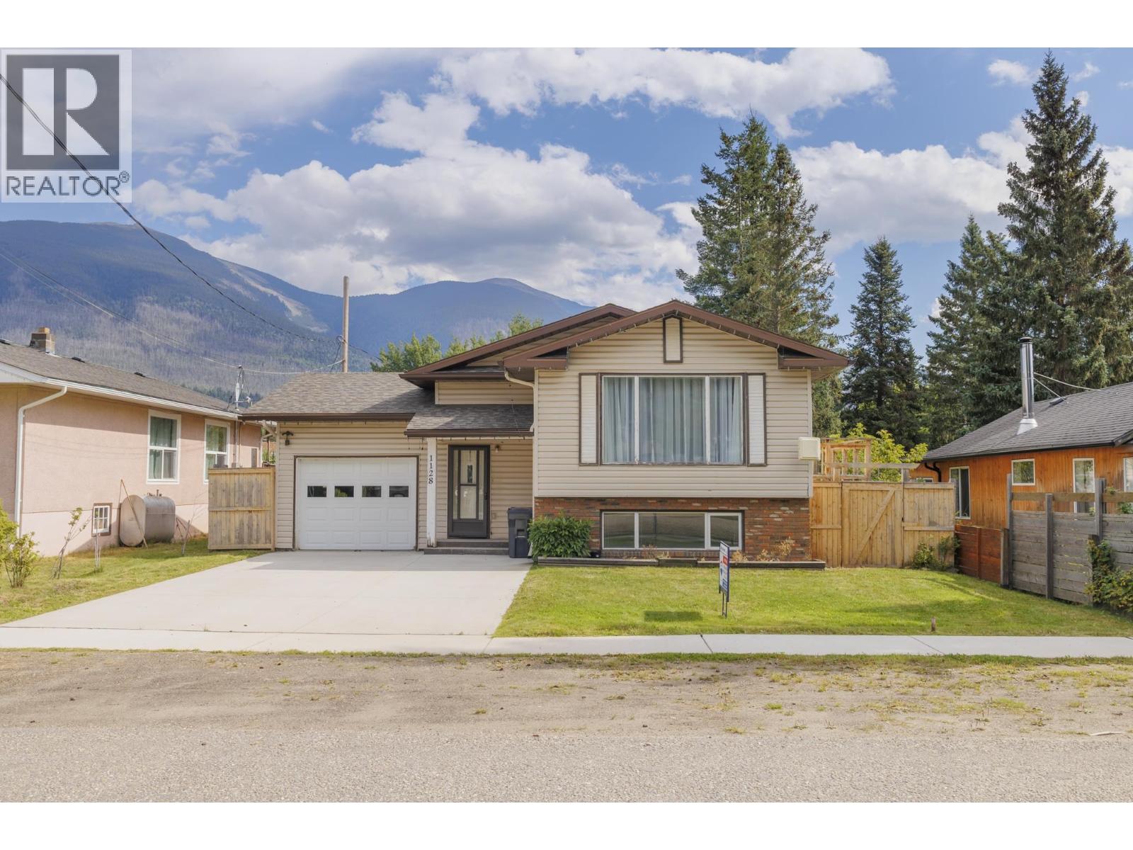1128 3rd Avenue Property Photo 1