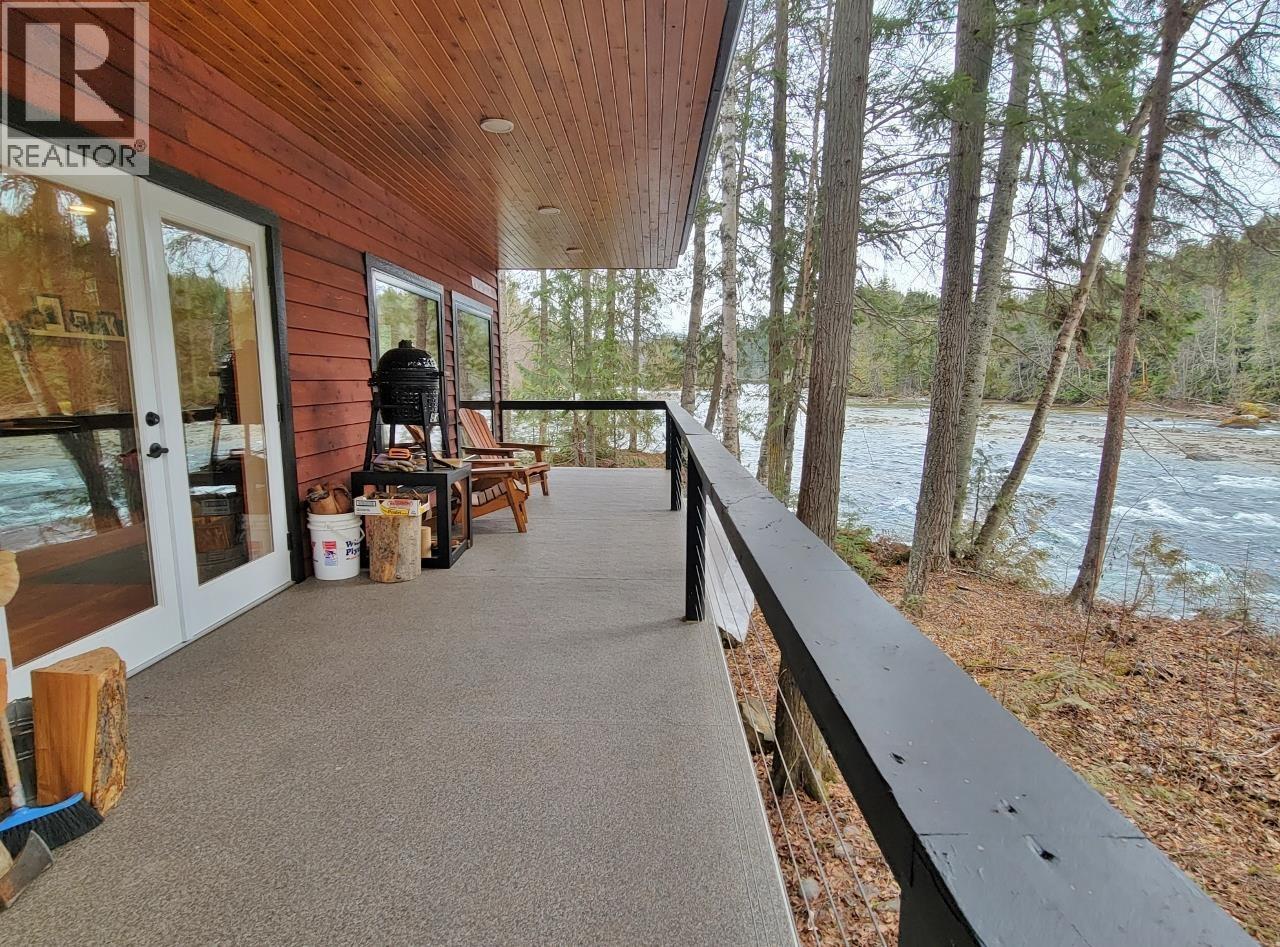 4820 Quesnel Forks Road Property Photo 11