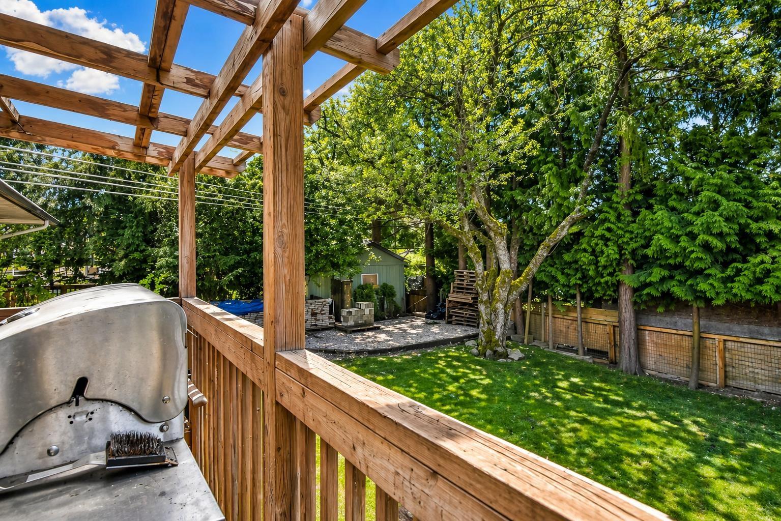 13668 Larner Road Property Photo 2