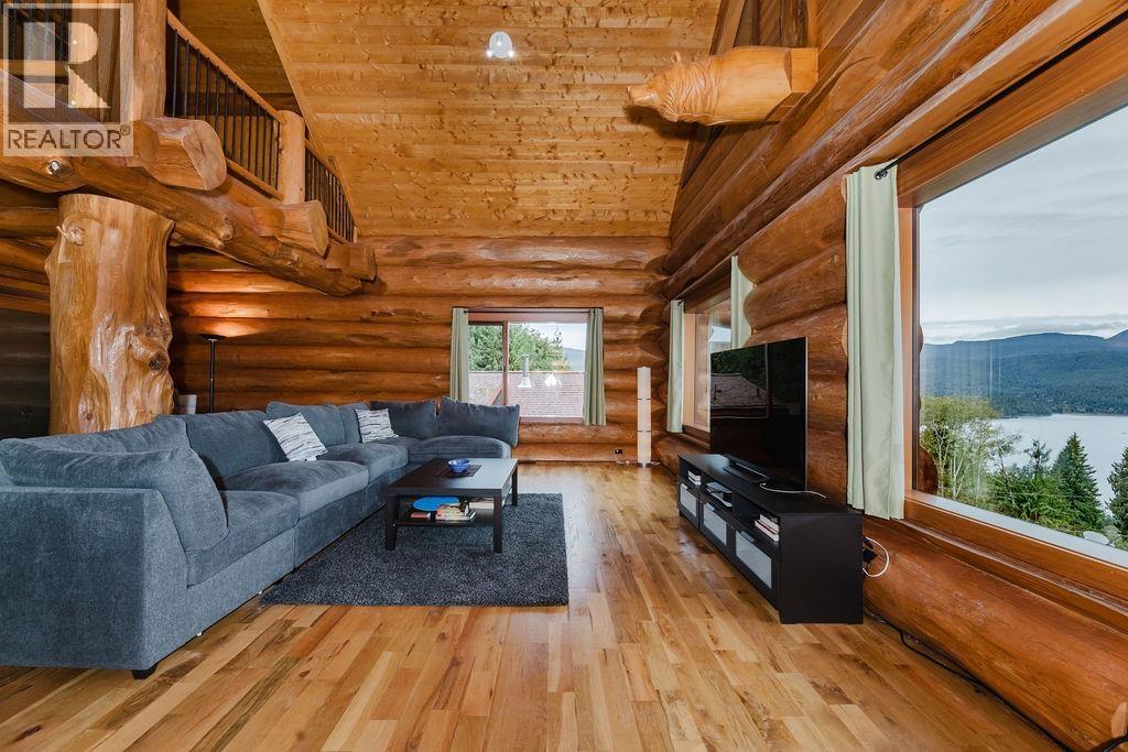 5895 Skookumchuk Road Property Photo 11