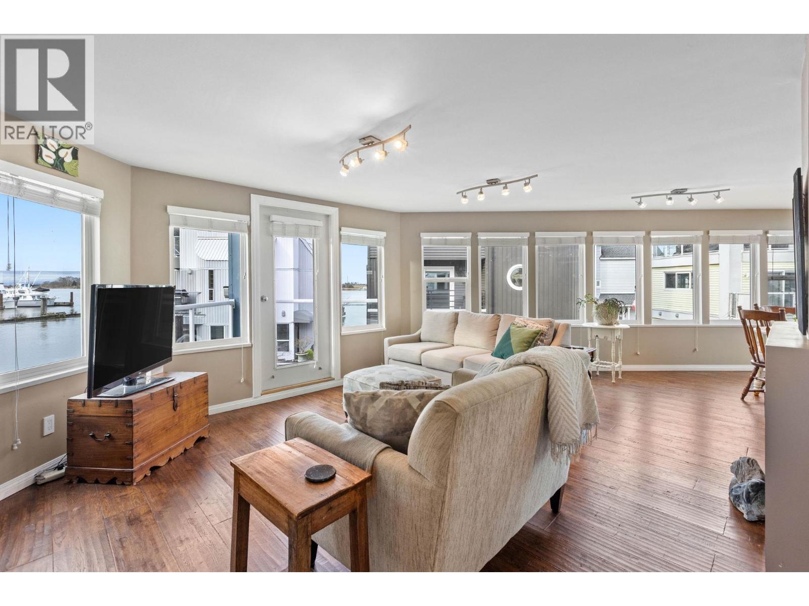 13 3459 W River Road Property Photo 18