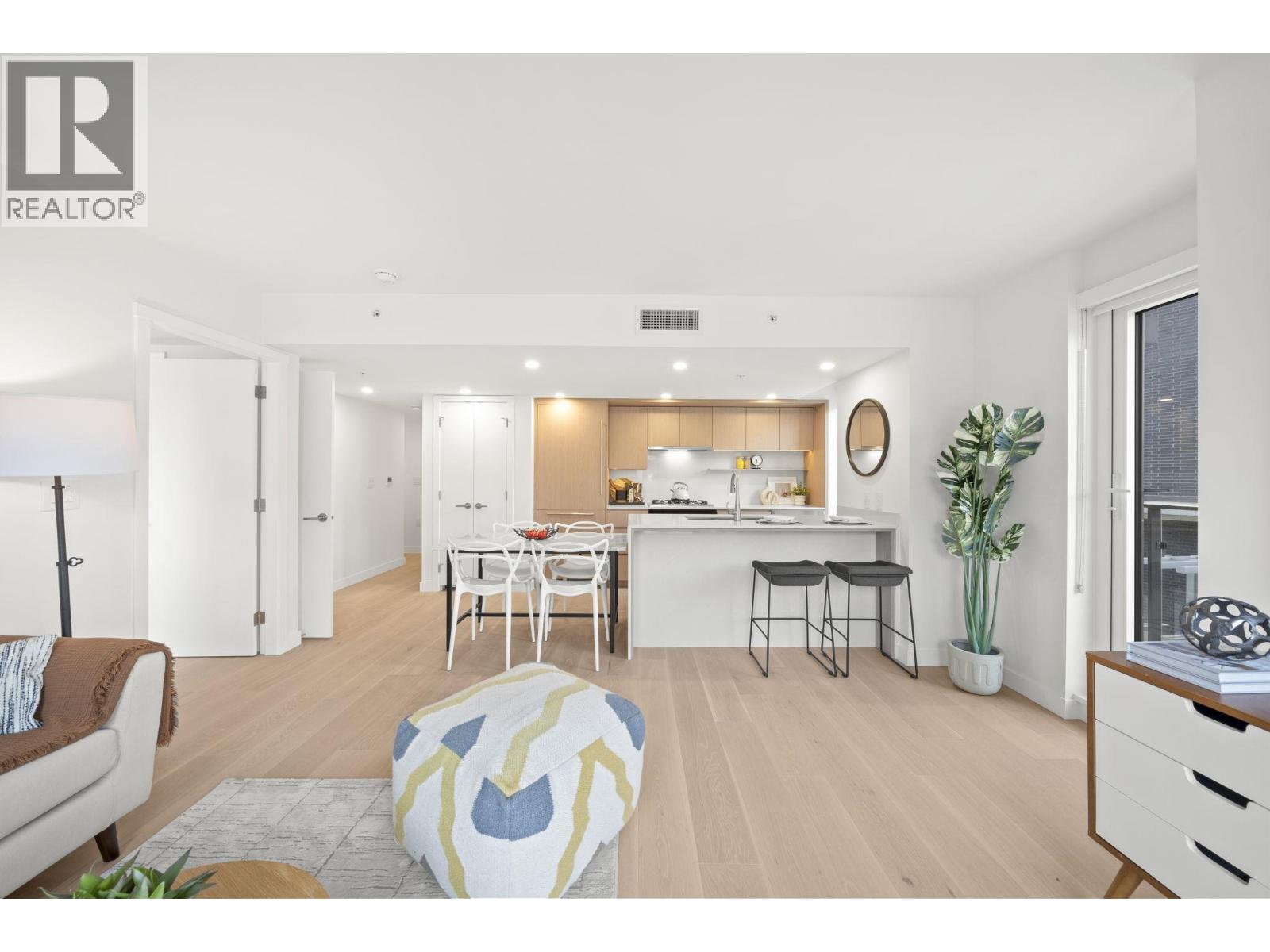 106 5212 Cambie Street Property Photo 2