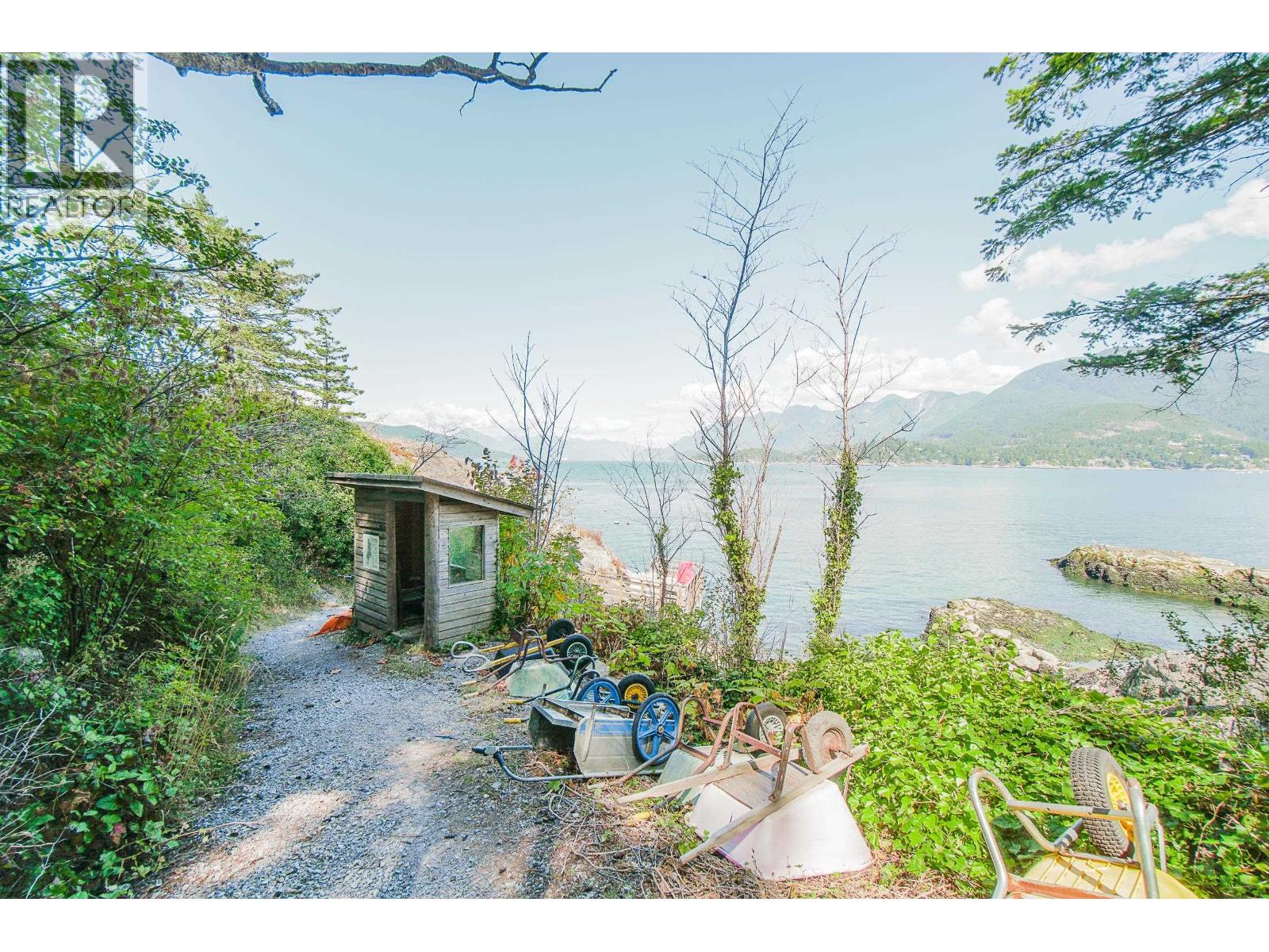 16 Passage Island Property Photo 14