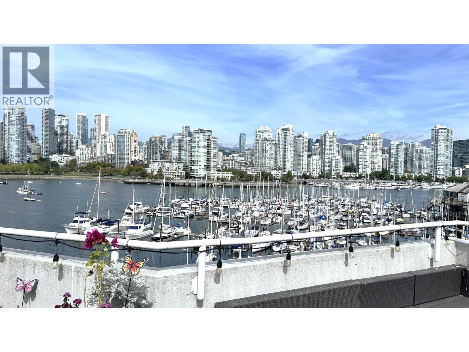 315 674 LEG IN BOOT SQUARE Property Photo 1