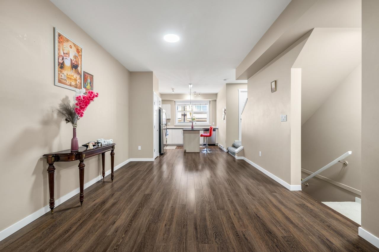81 6123 138 Street Property Photo 7
