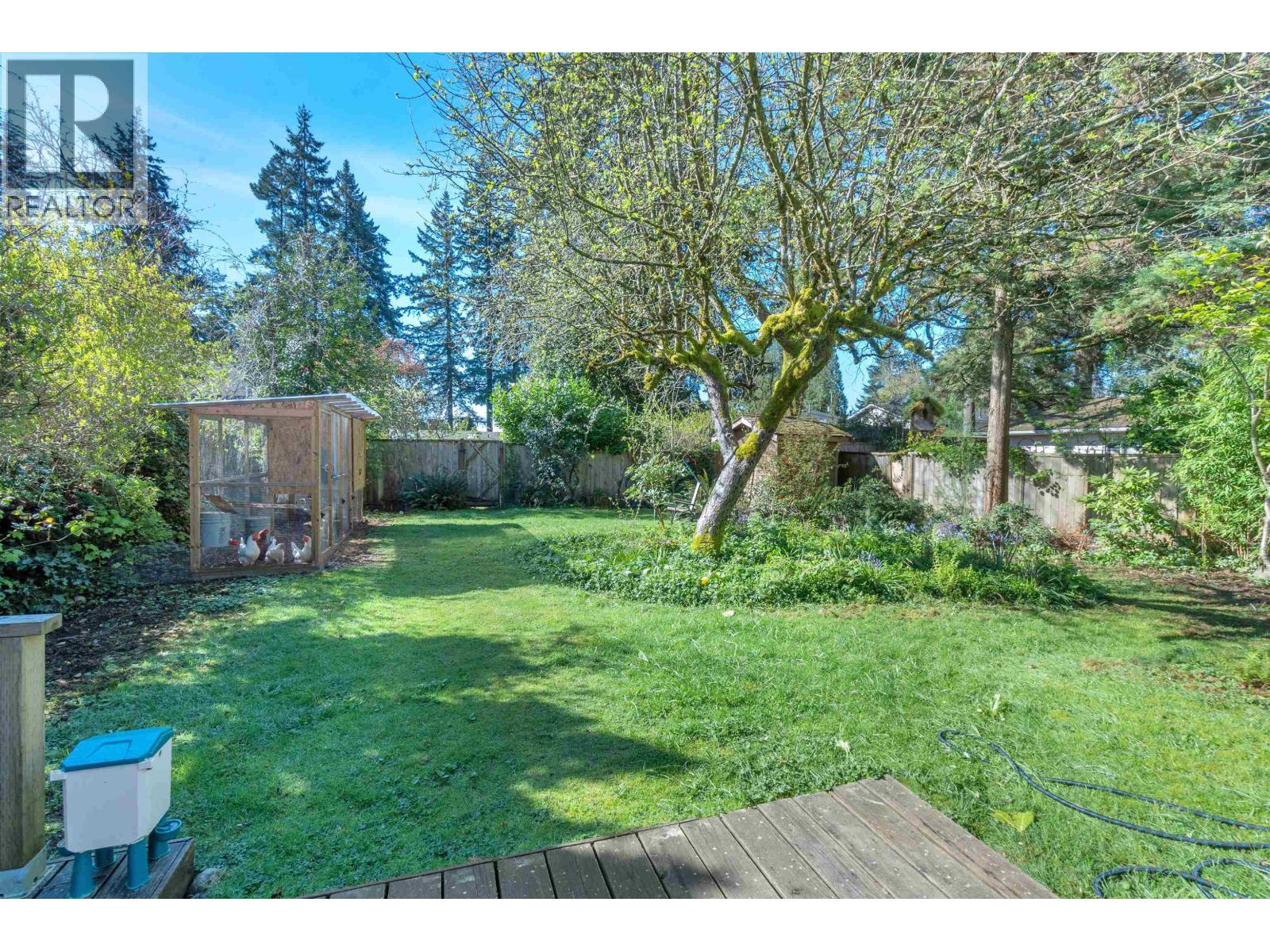 825 W 20th Street Property Photo 2