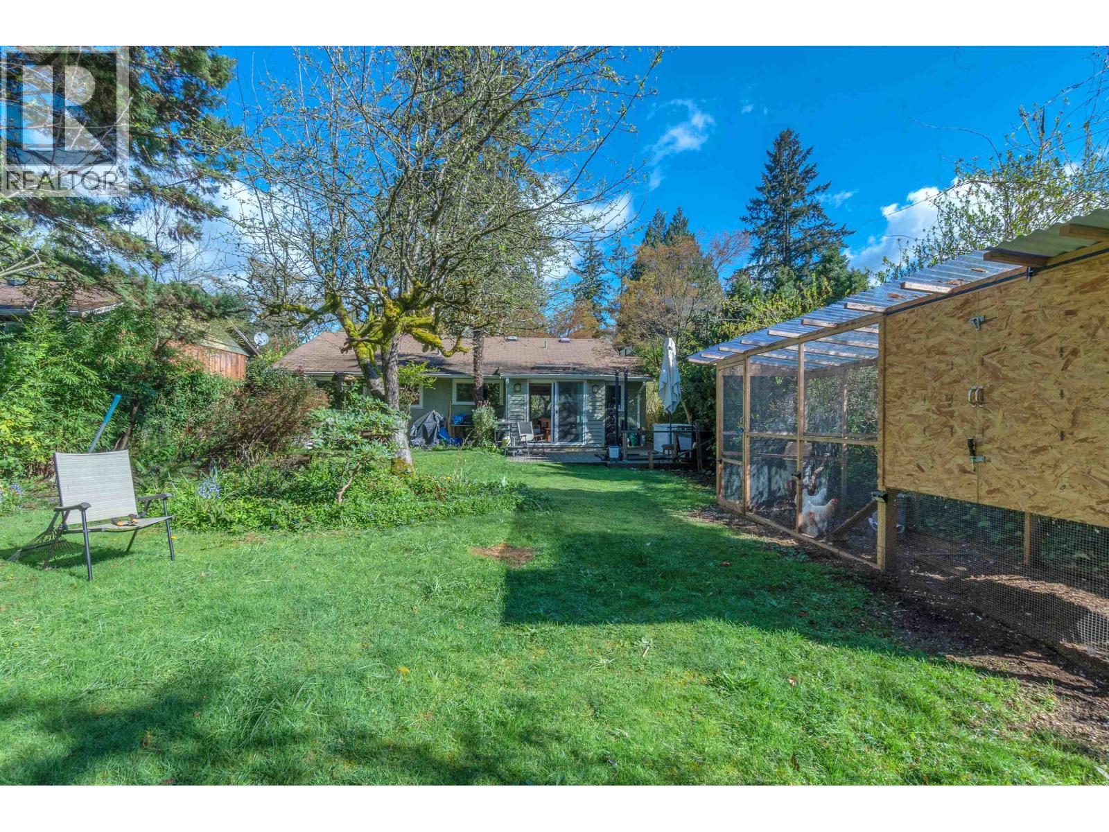825 W 20th Street Property Photo 3