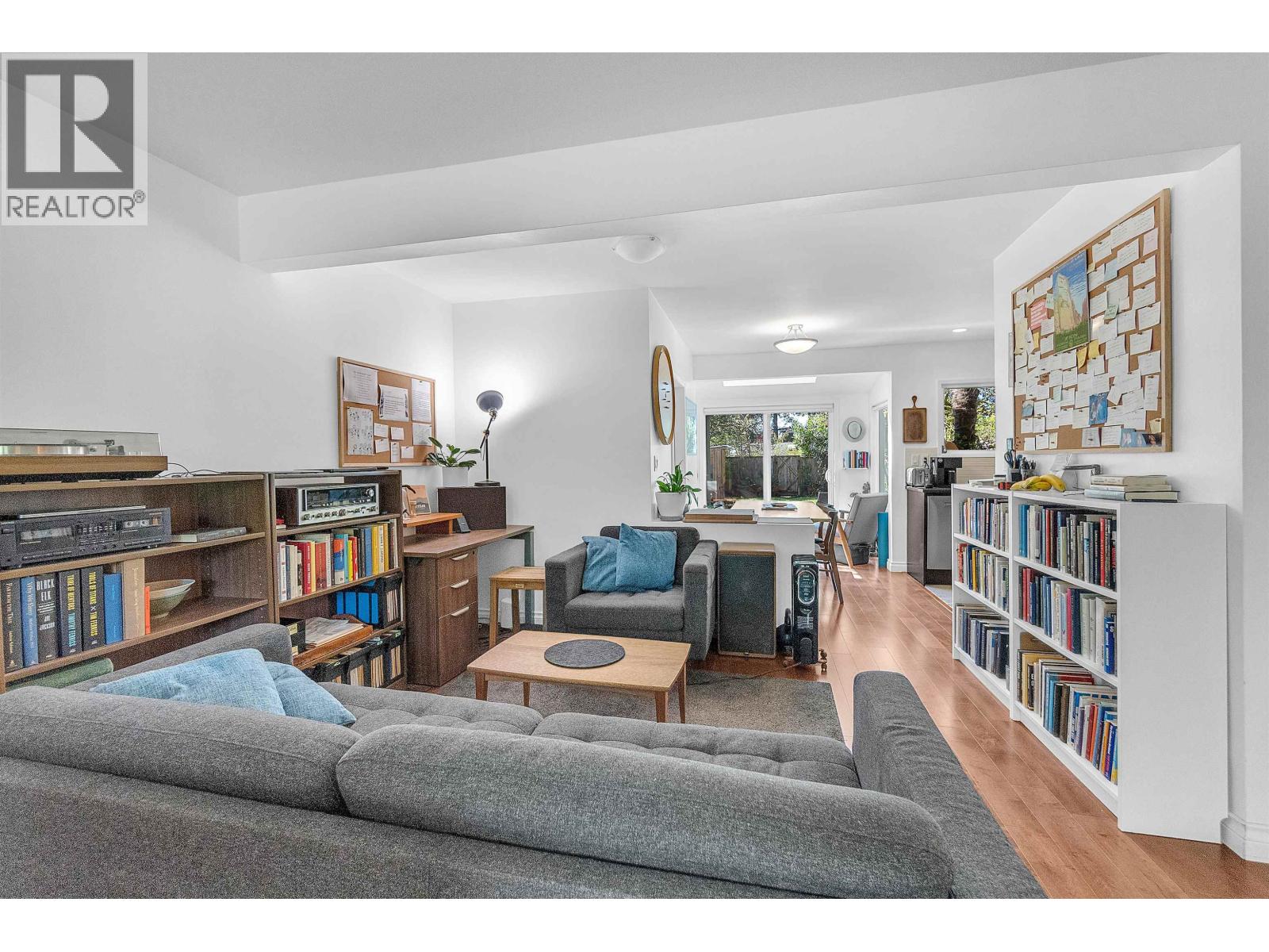825 W 20th Street Property Photo 4