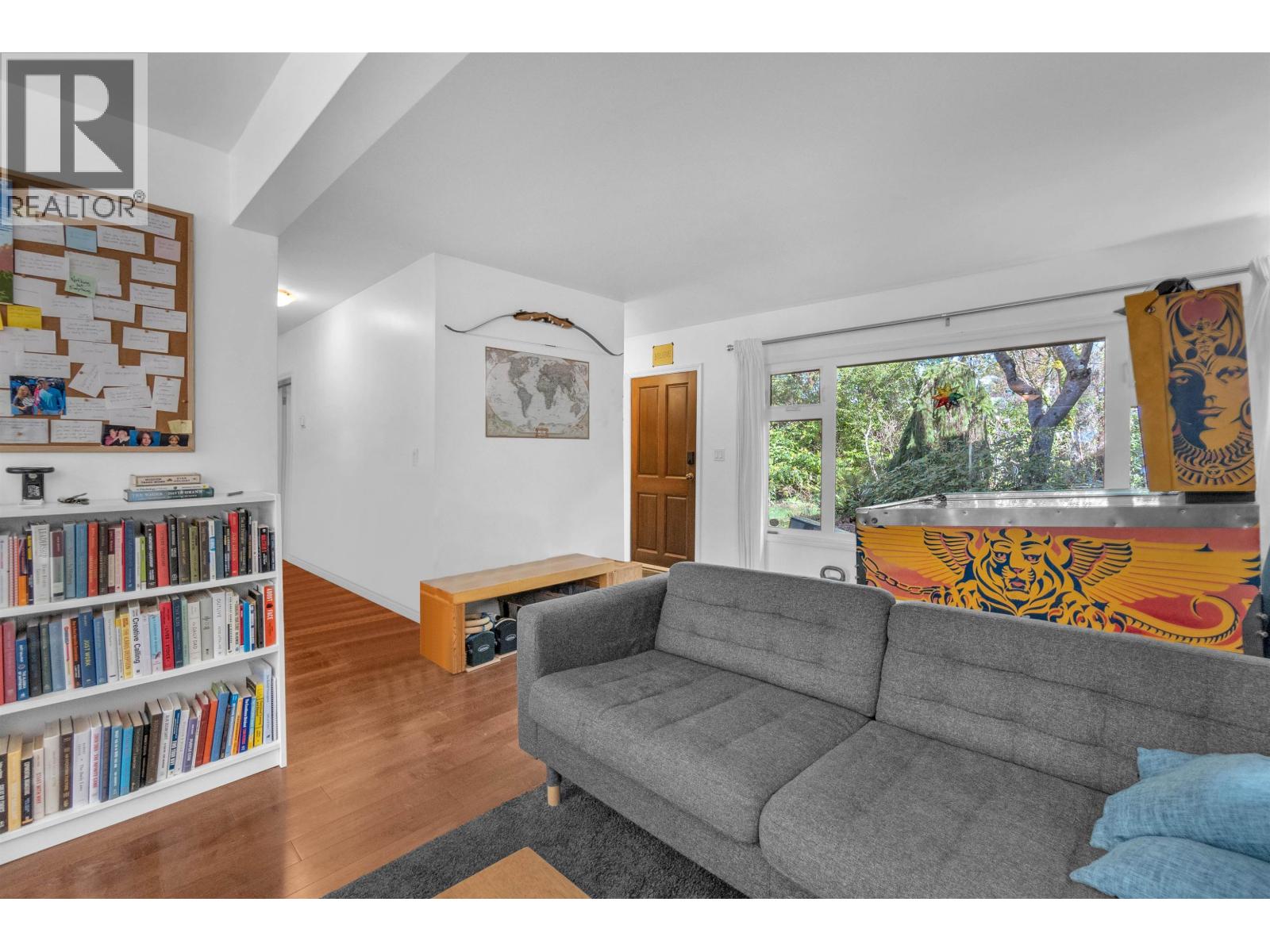 825 W 20th Street Property Photo 6