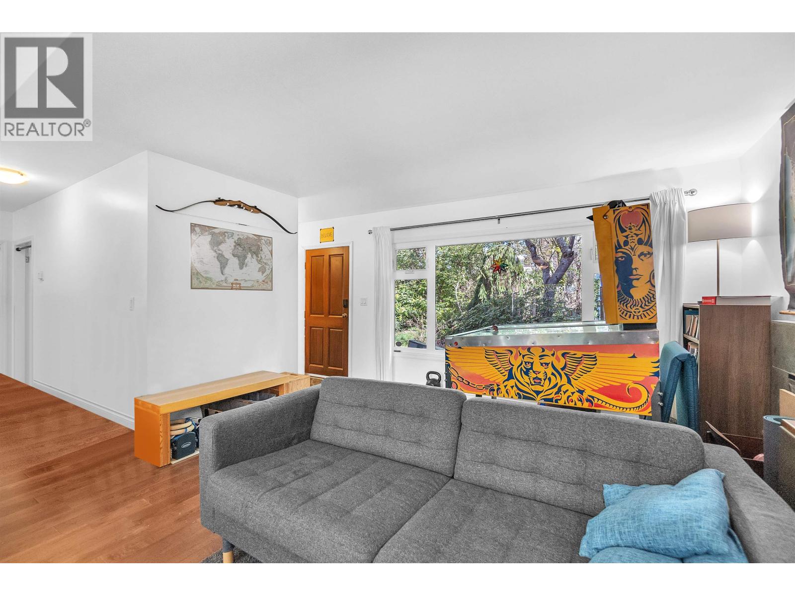 825 W 20th Street Property Photo 7