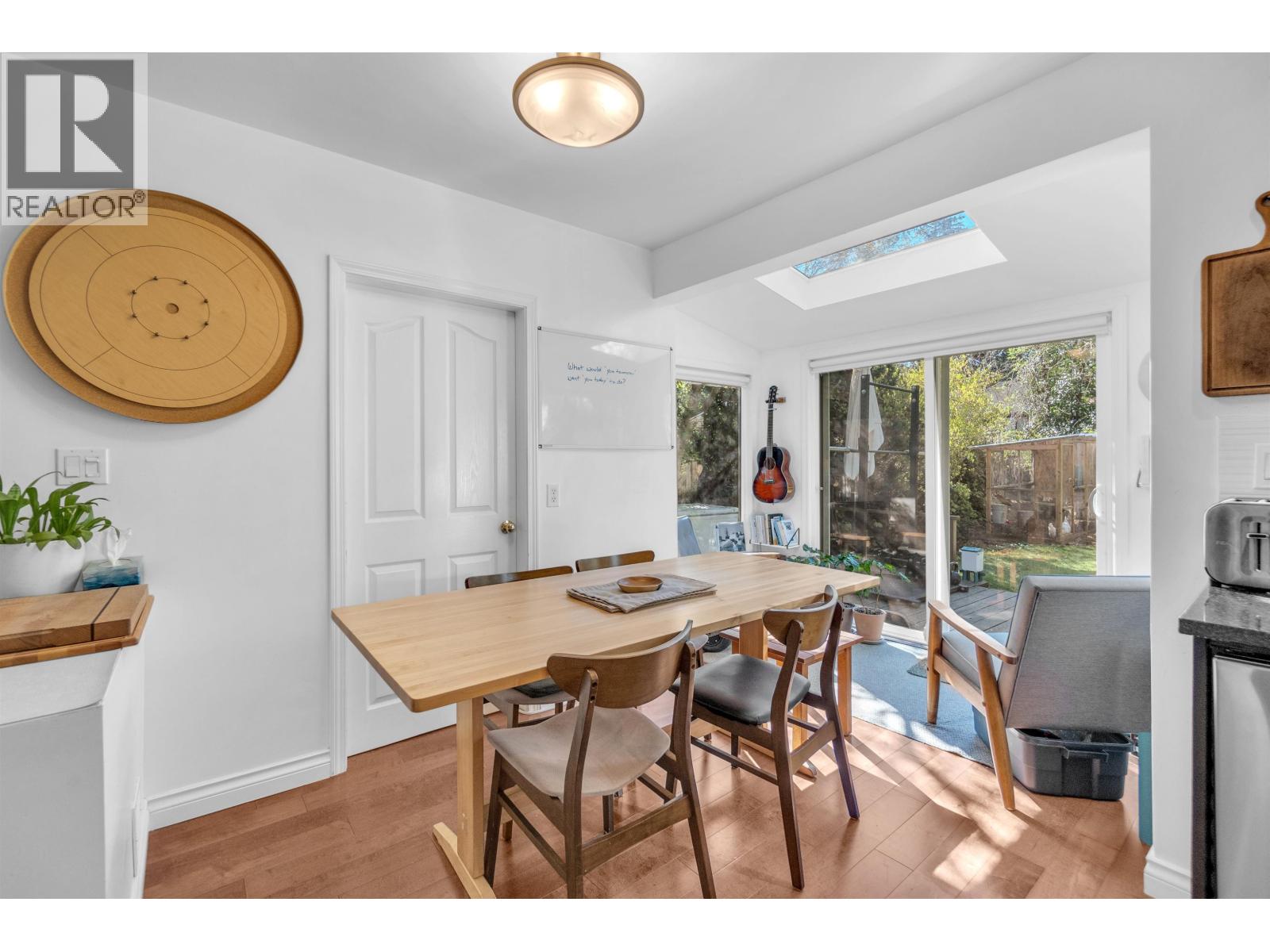 825 W 20th Street Property Photo 10