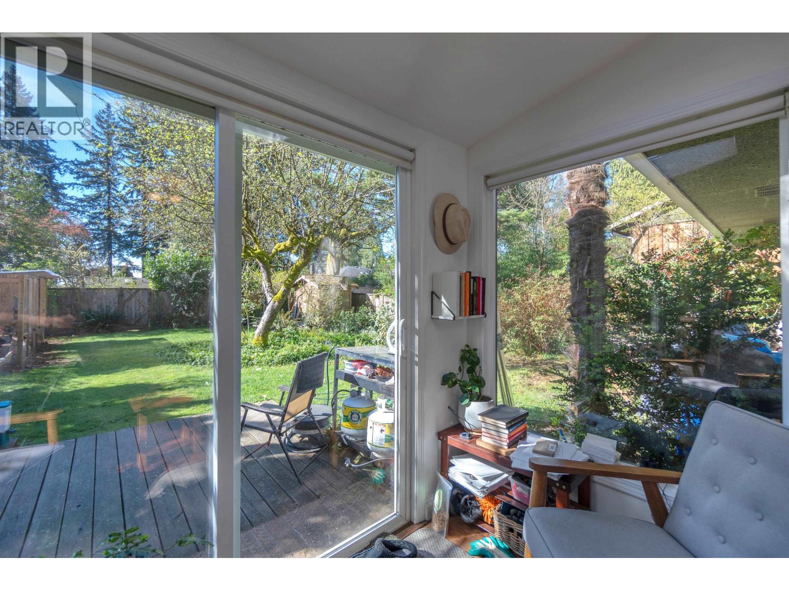 825 W 20th Street Property Photo 11