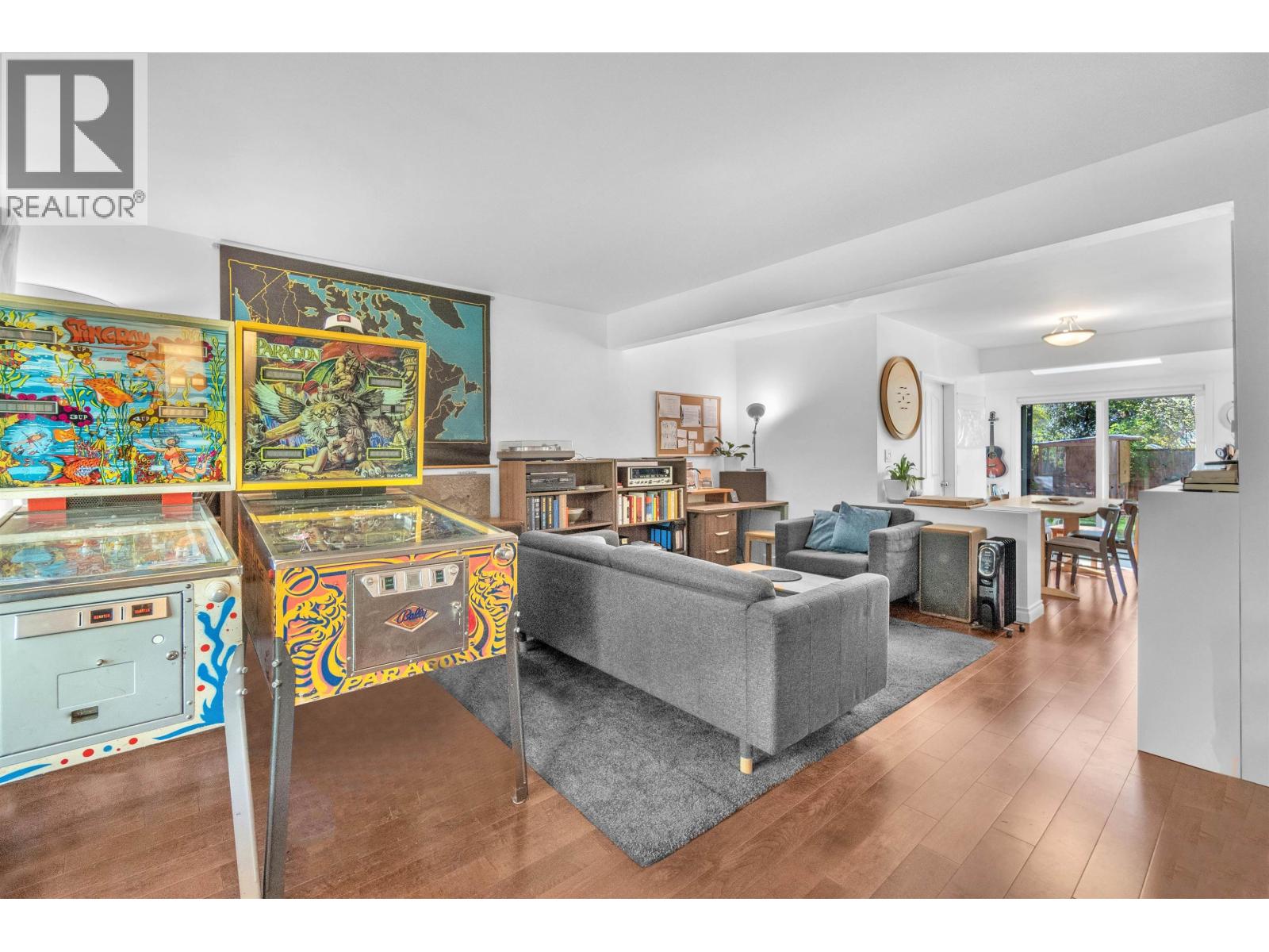 825 W 20th Street Property Photo 12