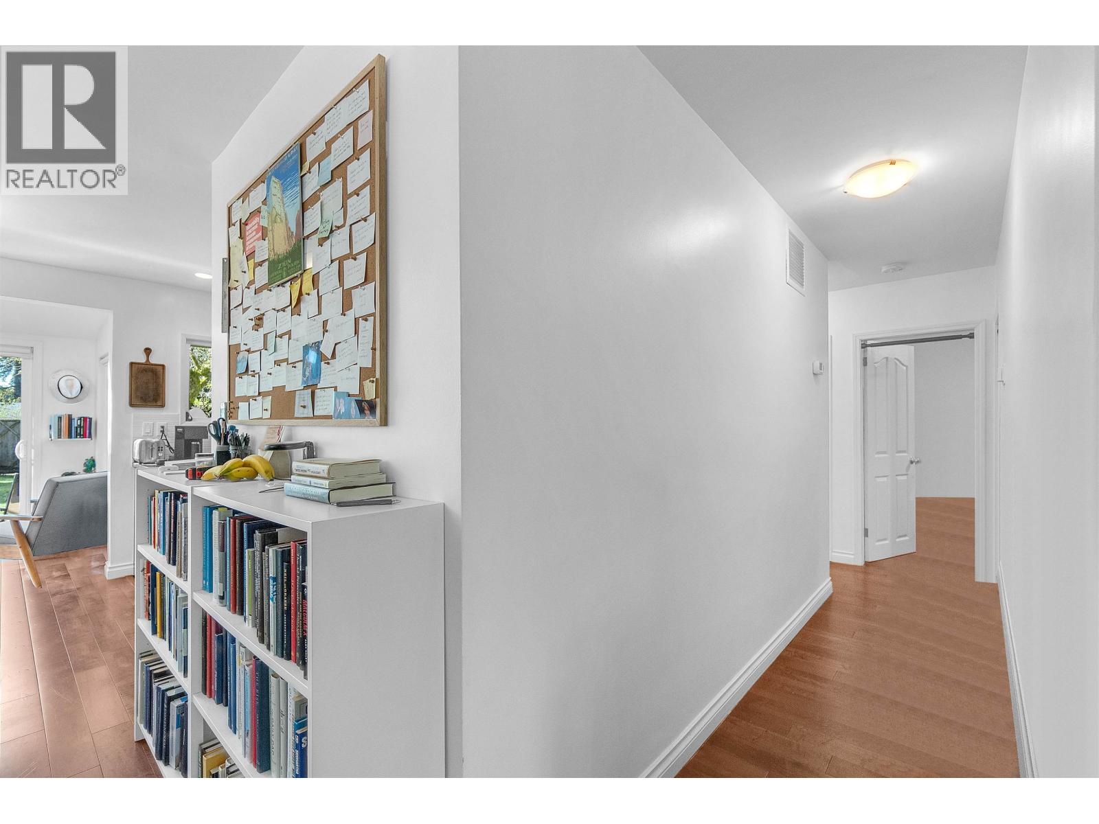 825 W 20th Street Property Photo 13
