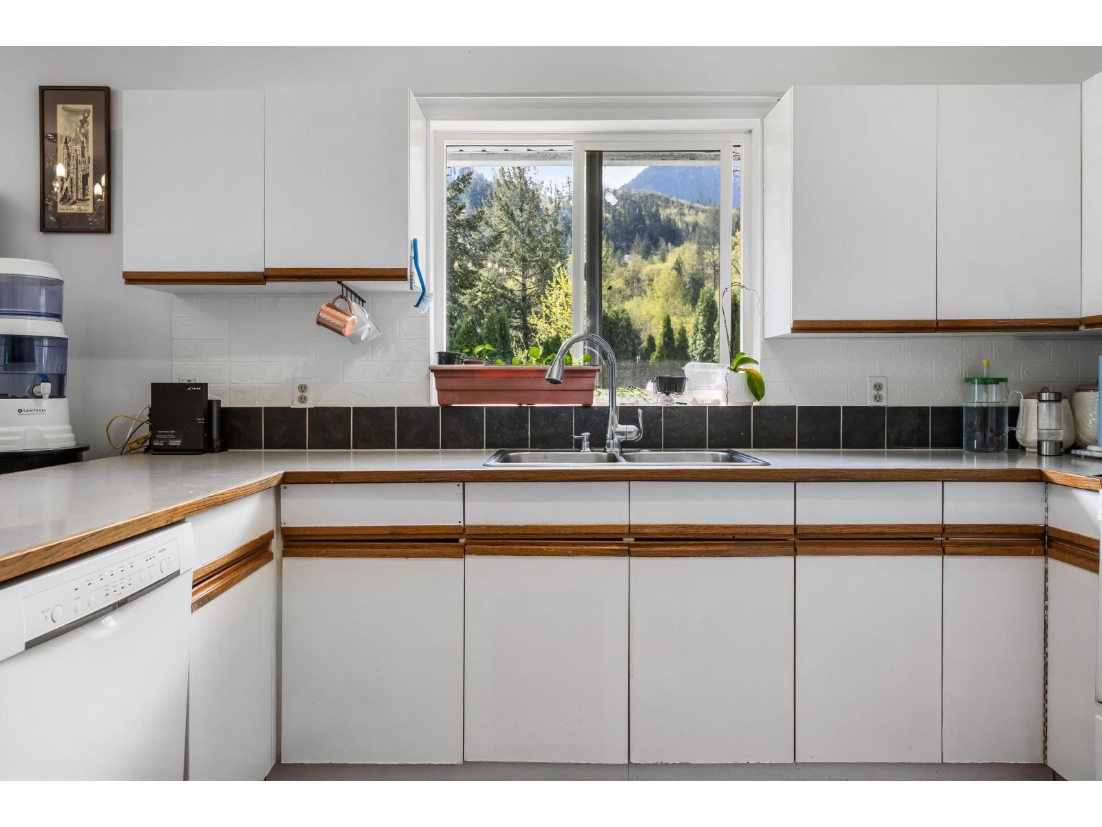 66506 Kawkawa Lake Road Property Photo 8