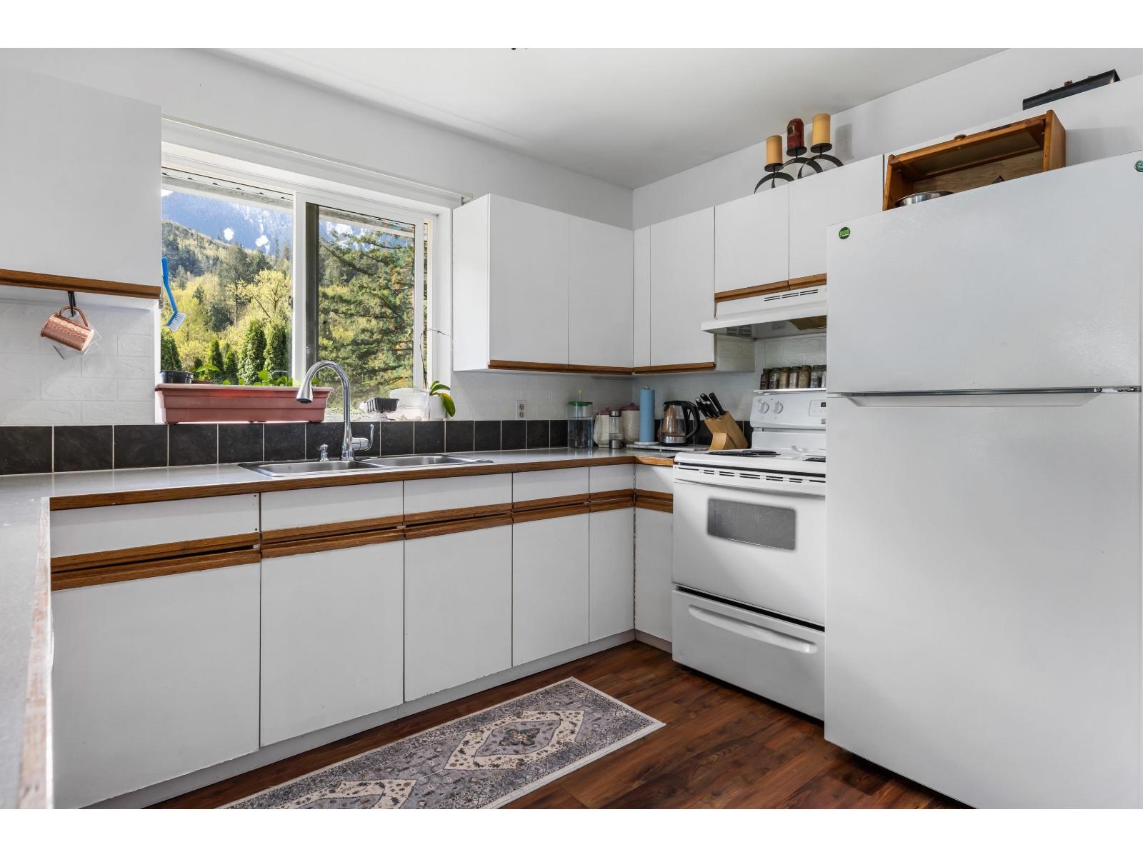 66506 Kawkawa Lake Road Property Photo 9