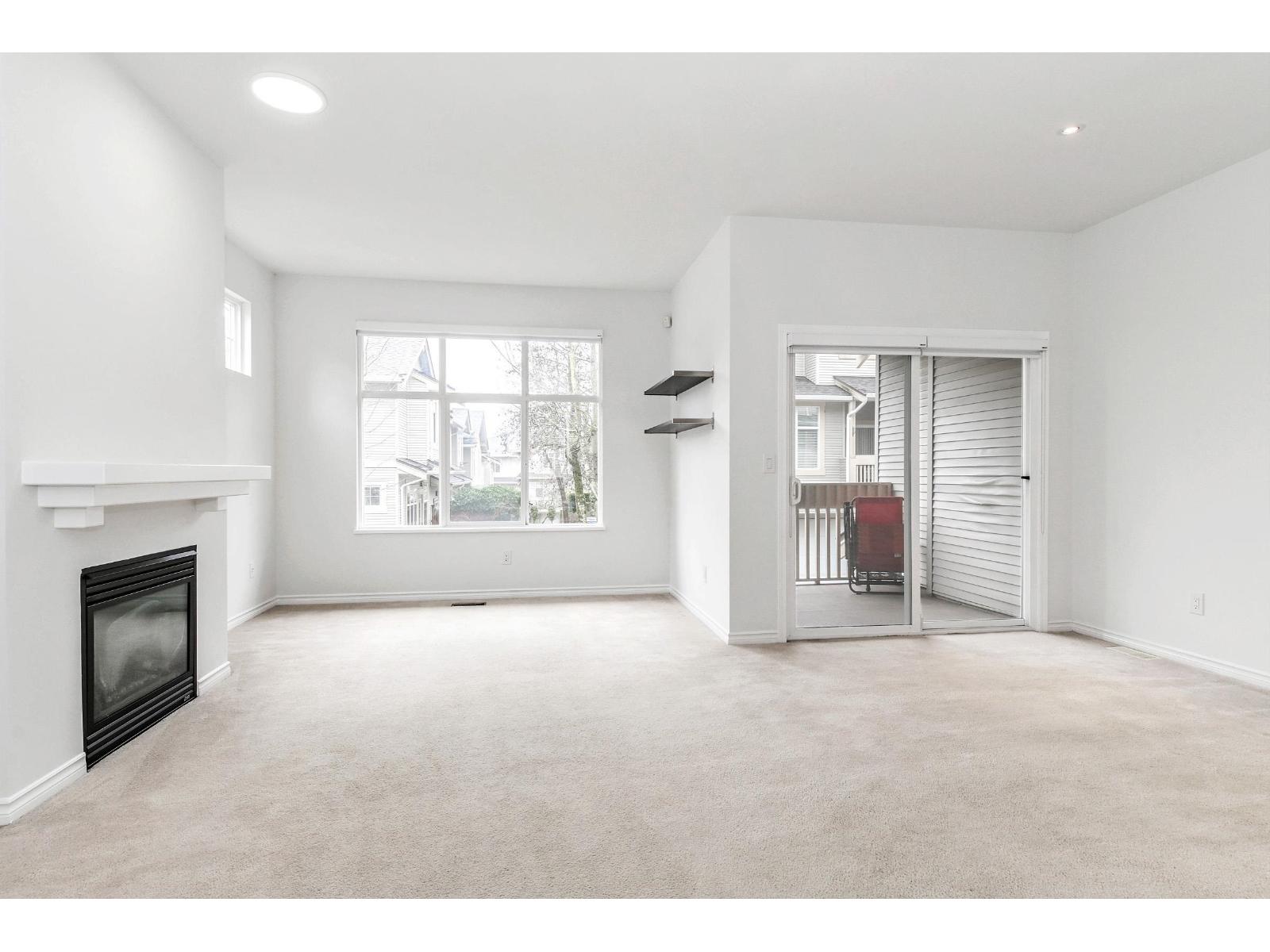 28 14959 58 Avenue Property Photo 3