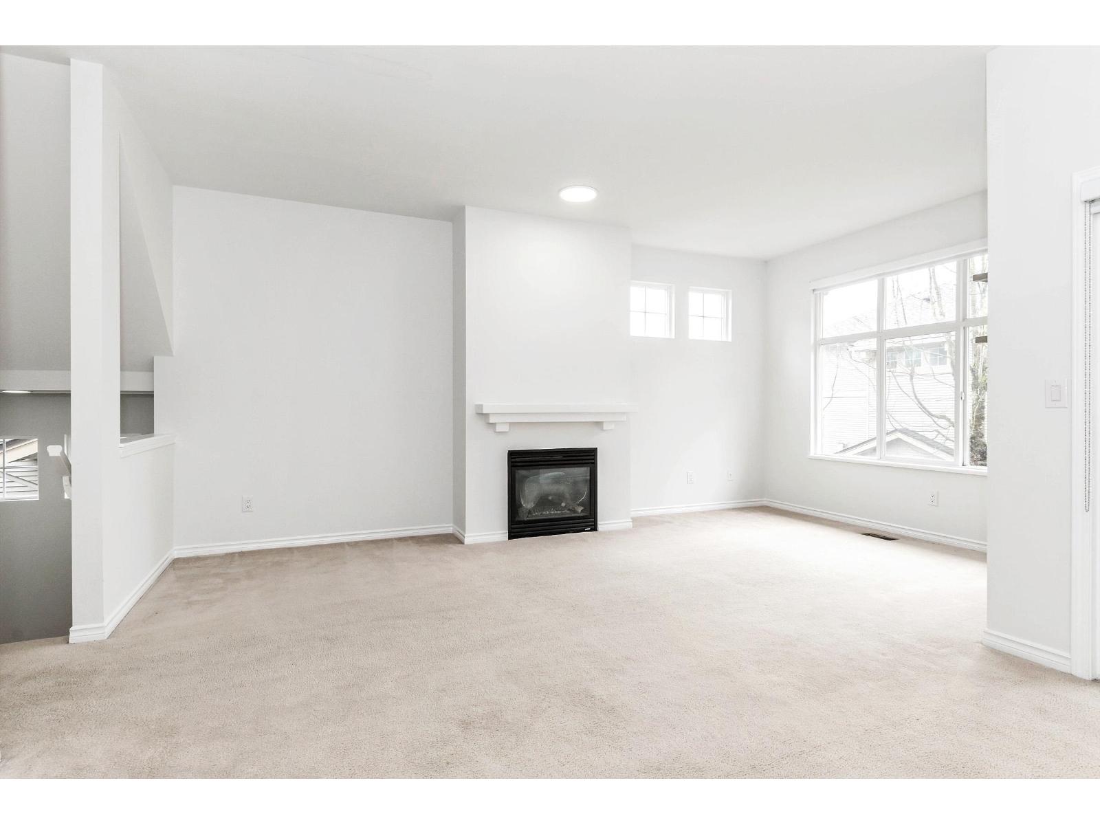28 14959 58 Avenue Property Photo 4