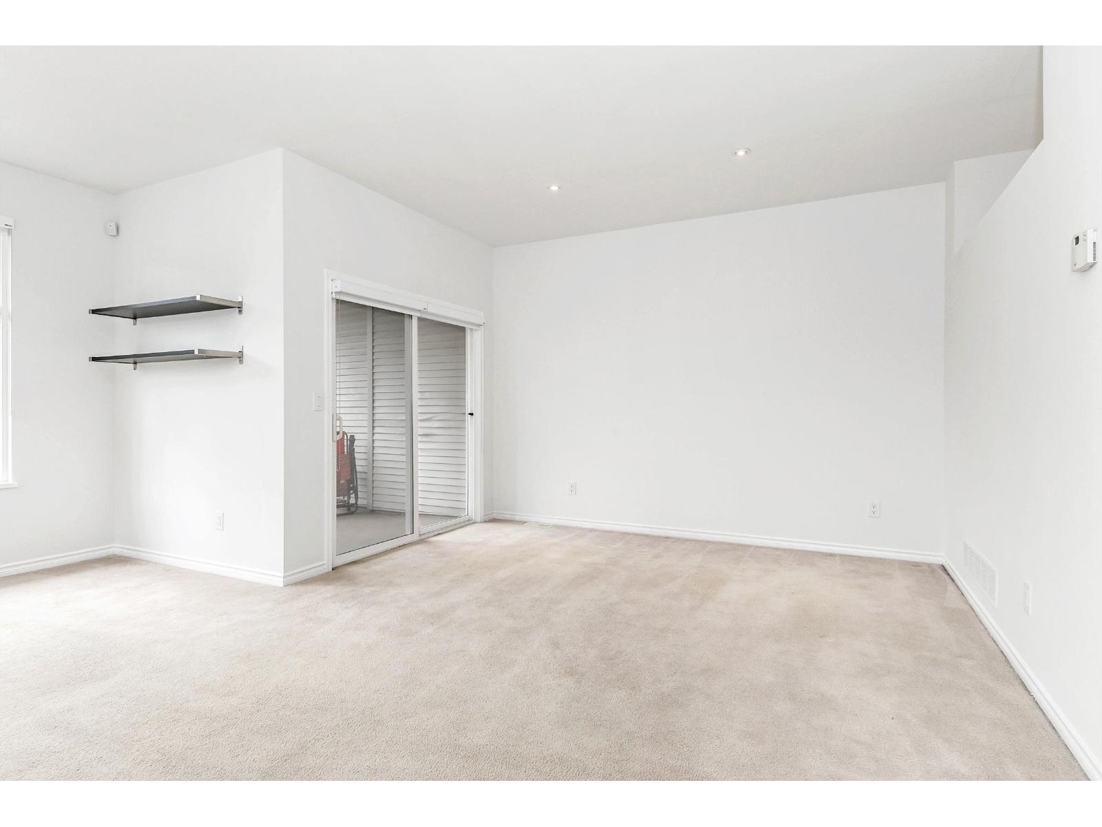 28 14959 58 Avenue Property Photo 6
