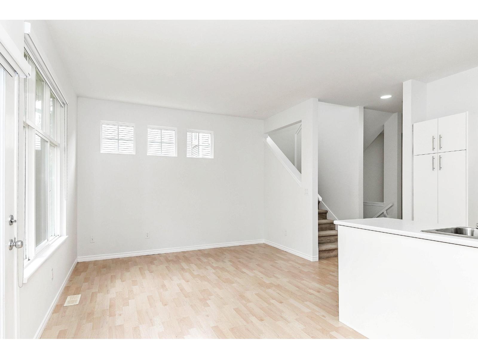 28 14959 58 Avenue Property Photo 9