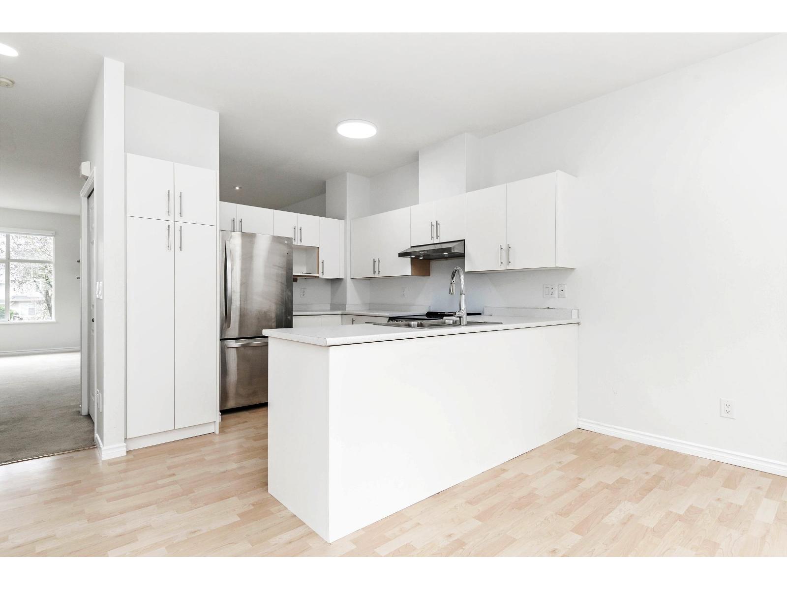 28 14959 58 Avenue Property Photo 10