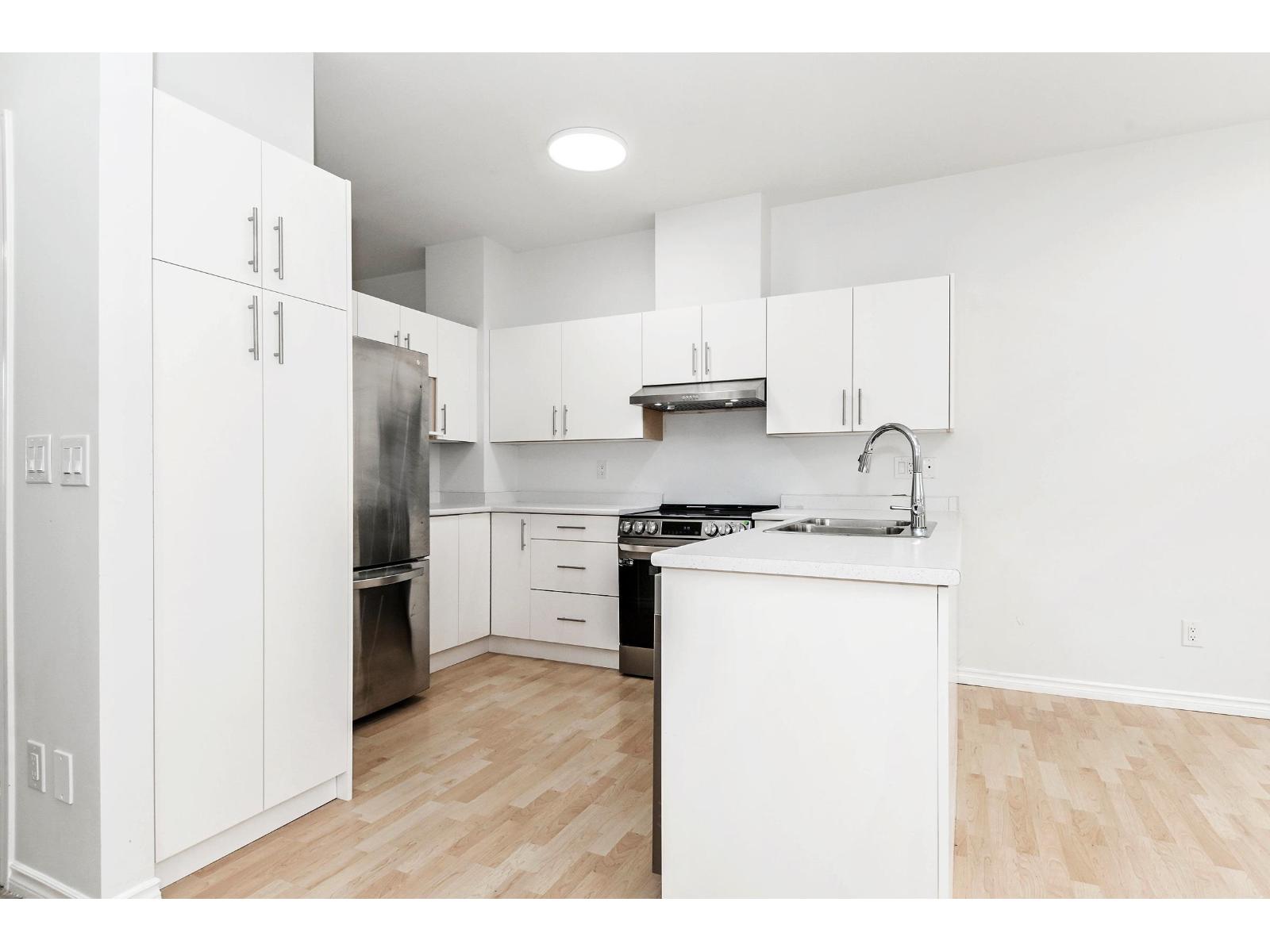 28 14959 58 Avenue Property Photo 11