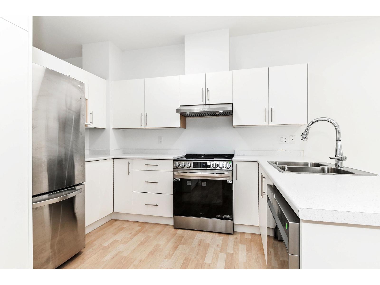 28 14959 58 Avenue Property Photo 12