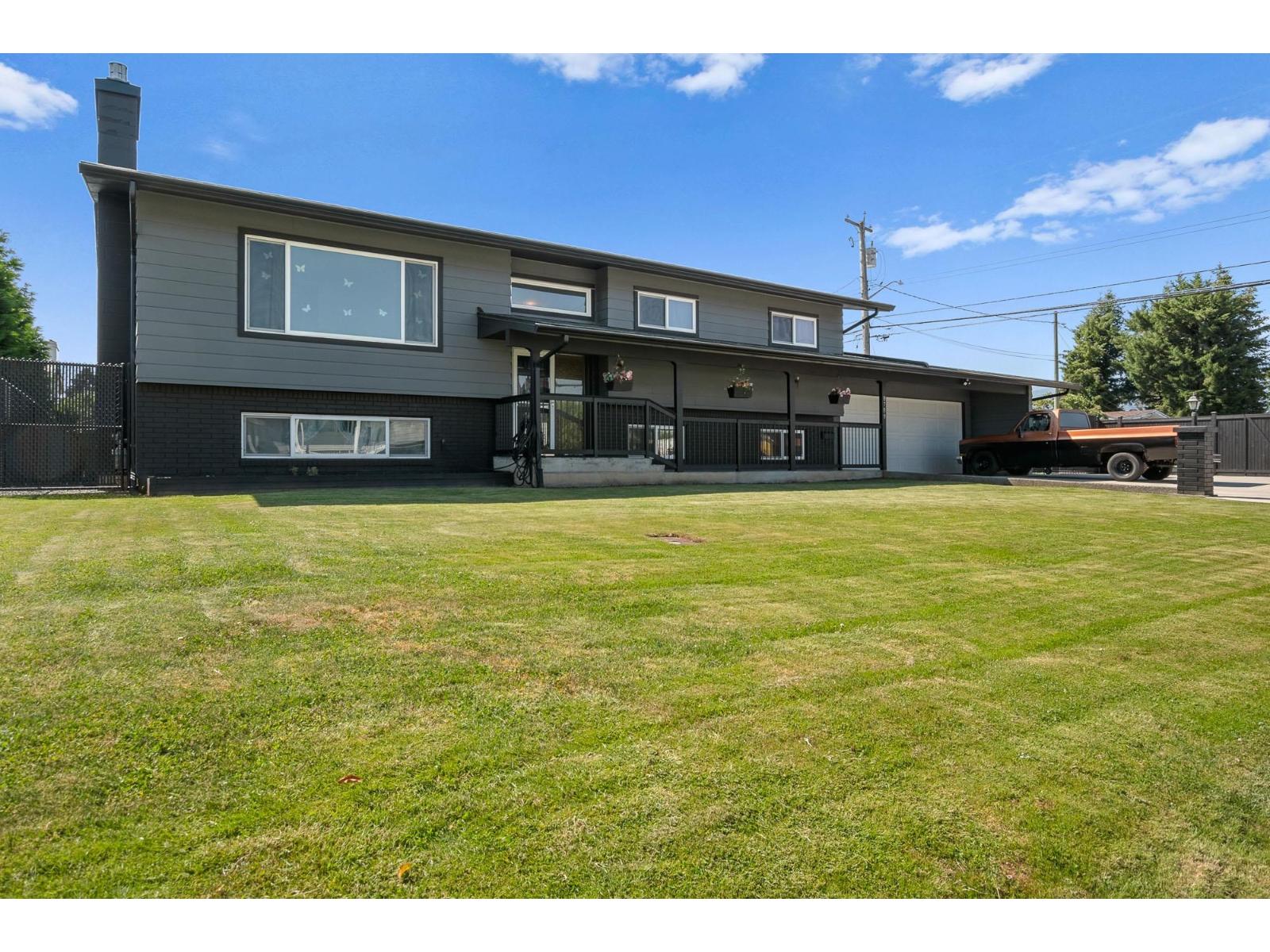 8789 Butchart Street Property Photo 2
