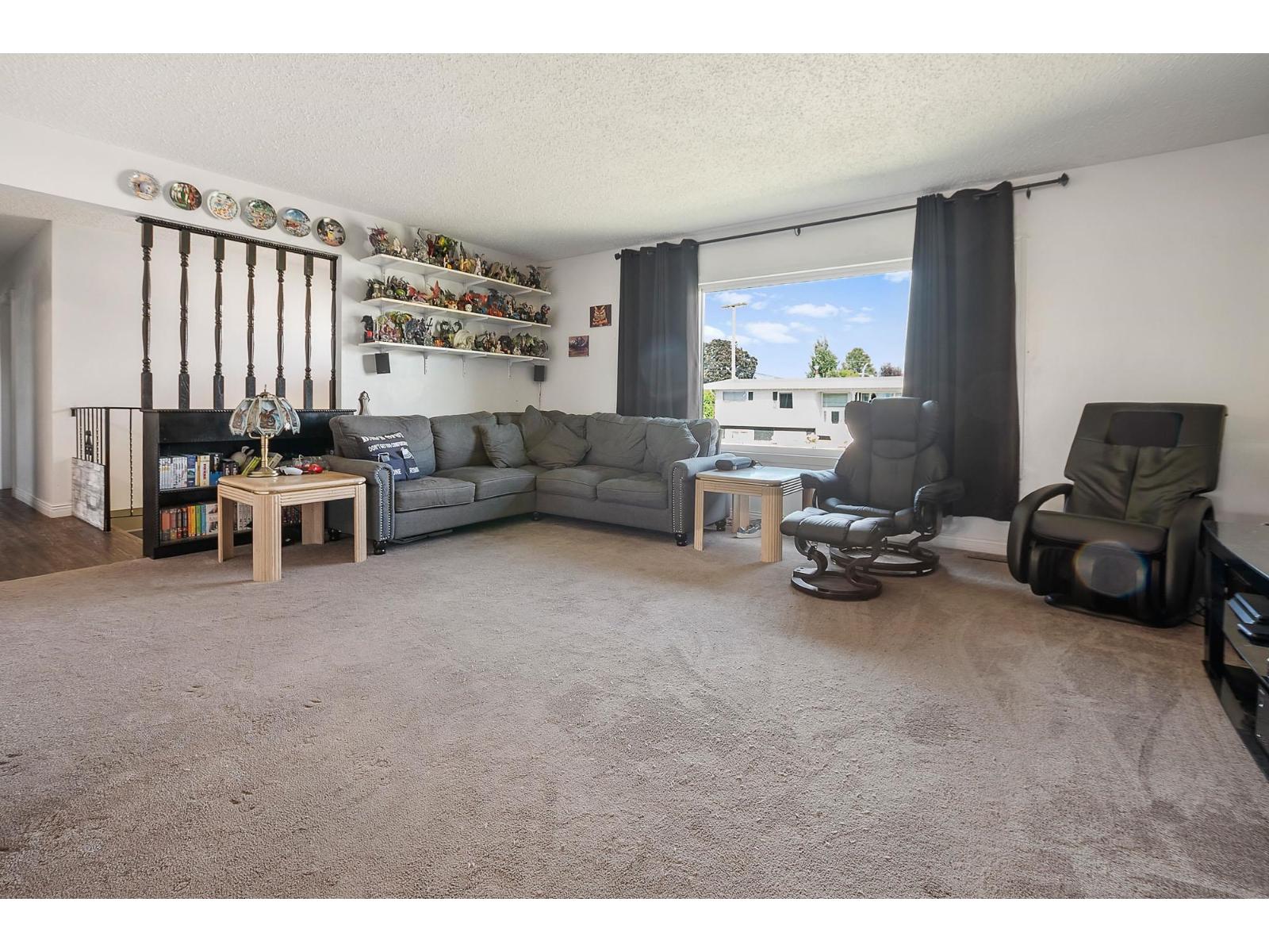 8789 Butchart Street Property Photo 5
