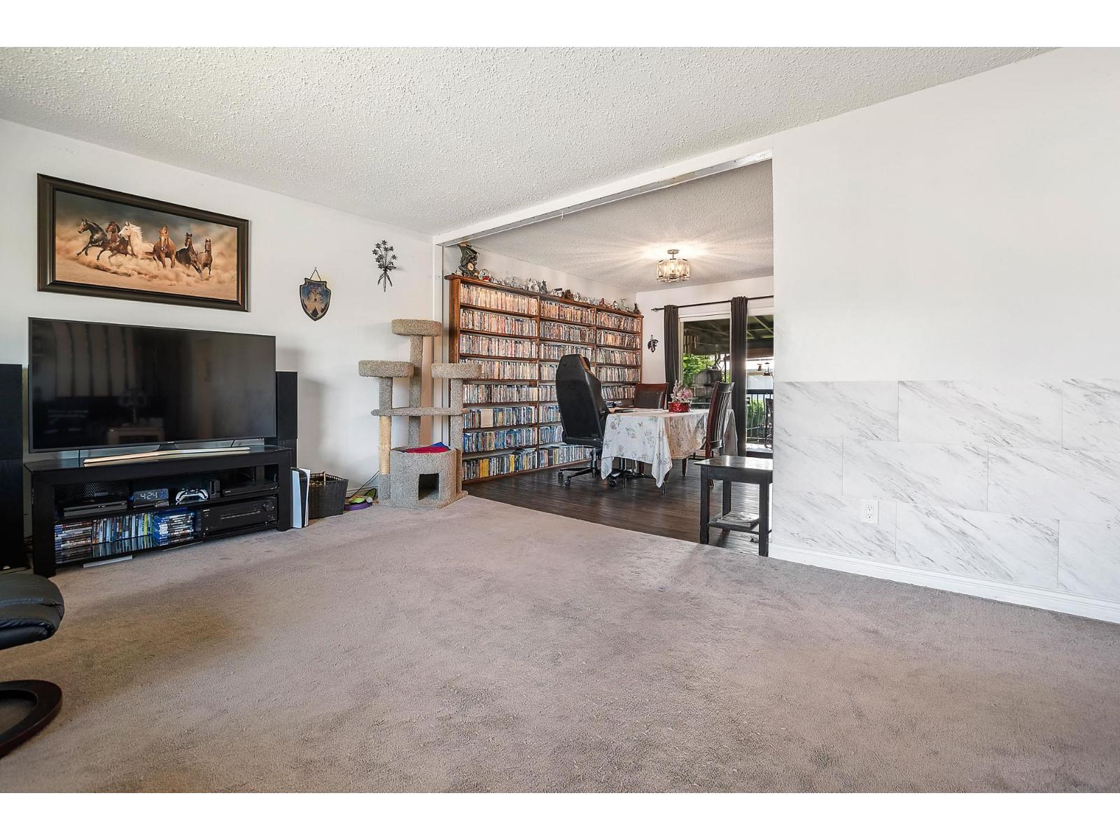 8789 Butchart Street Property Photo 9