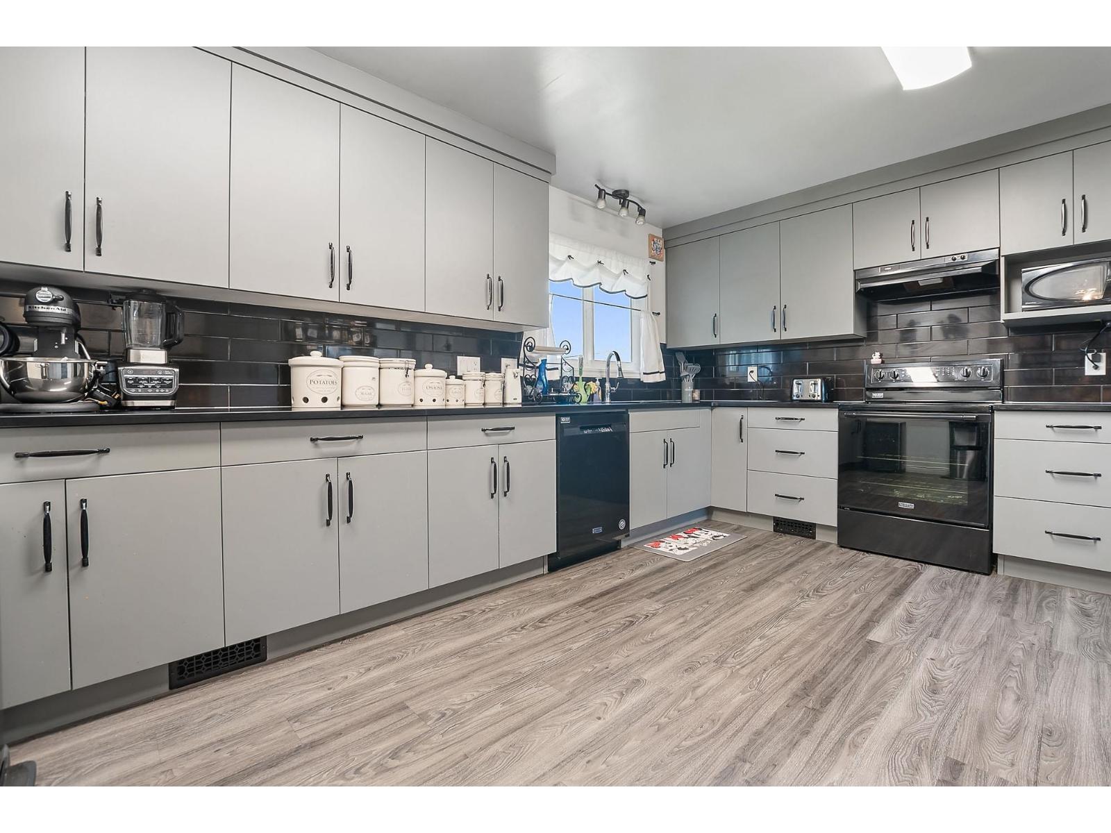 8789 Butchart Street Property Photo 10